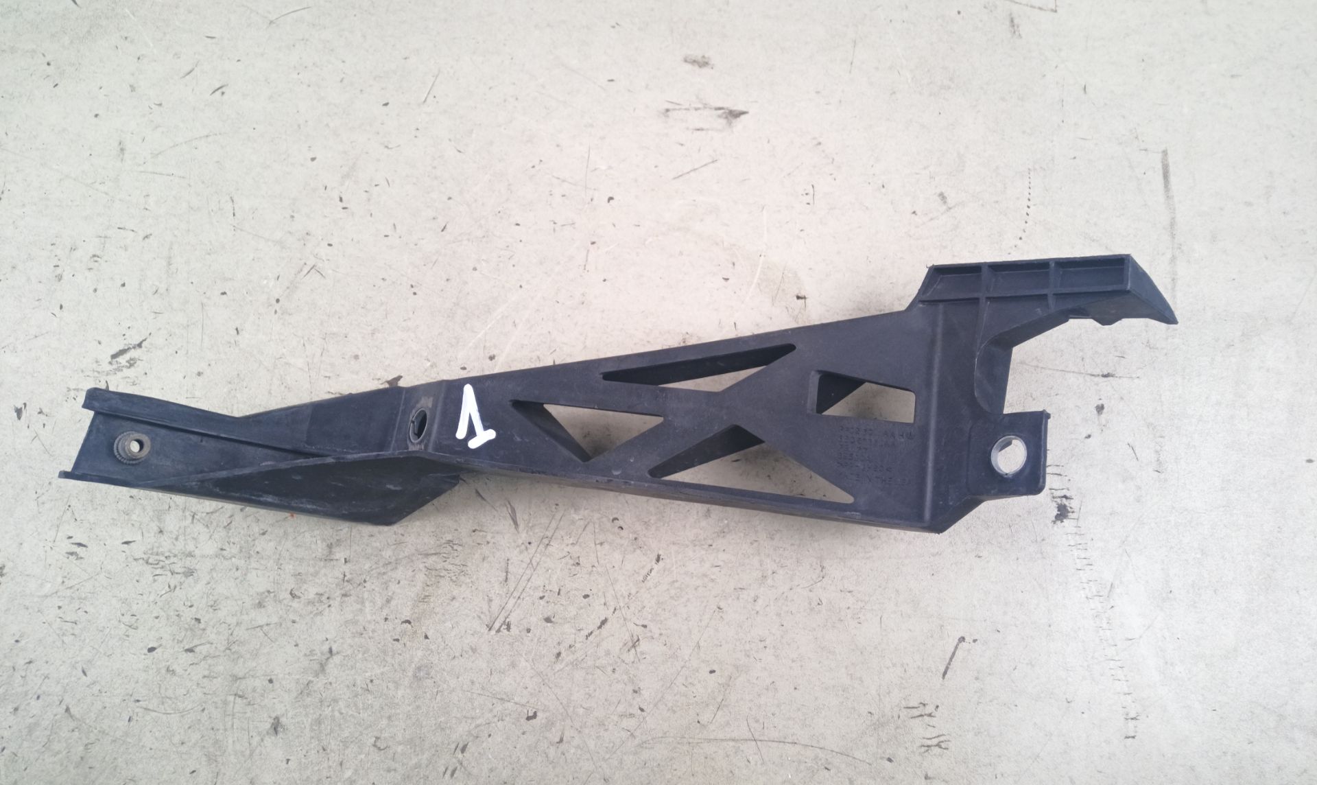 SOPORTE PARAGOLPES DELANTERO Chrysler Grand Voyager (RT)