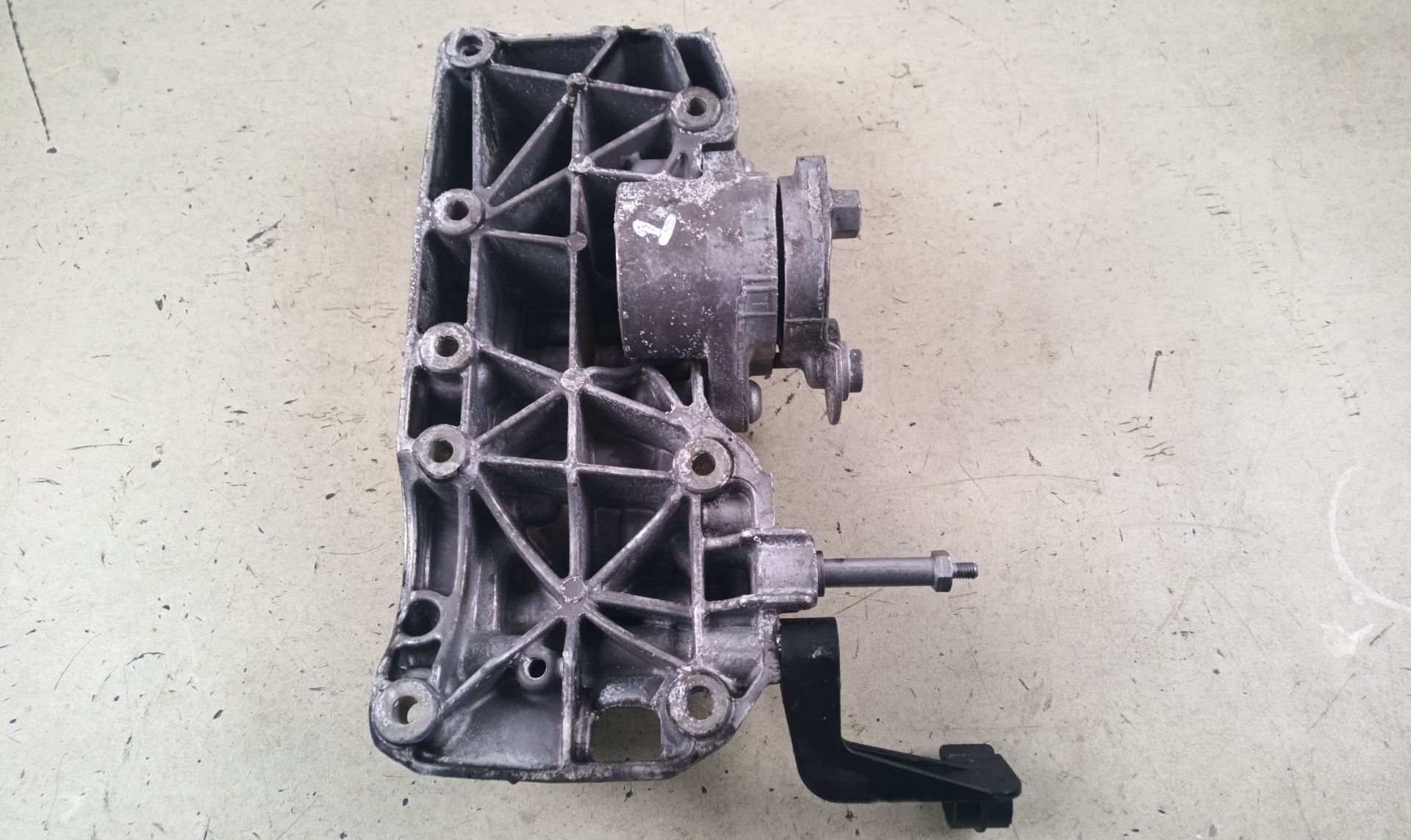 SOPORTE ALTERNADOR BMW 3 Cabrio (E93)