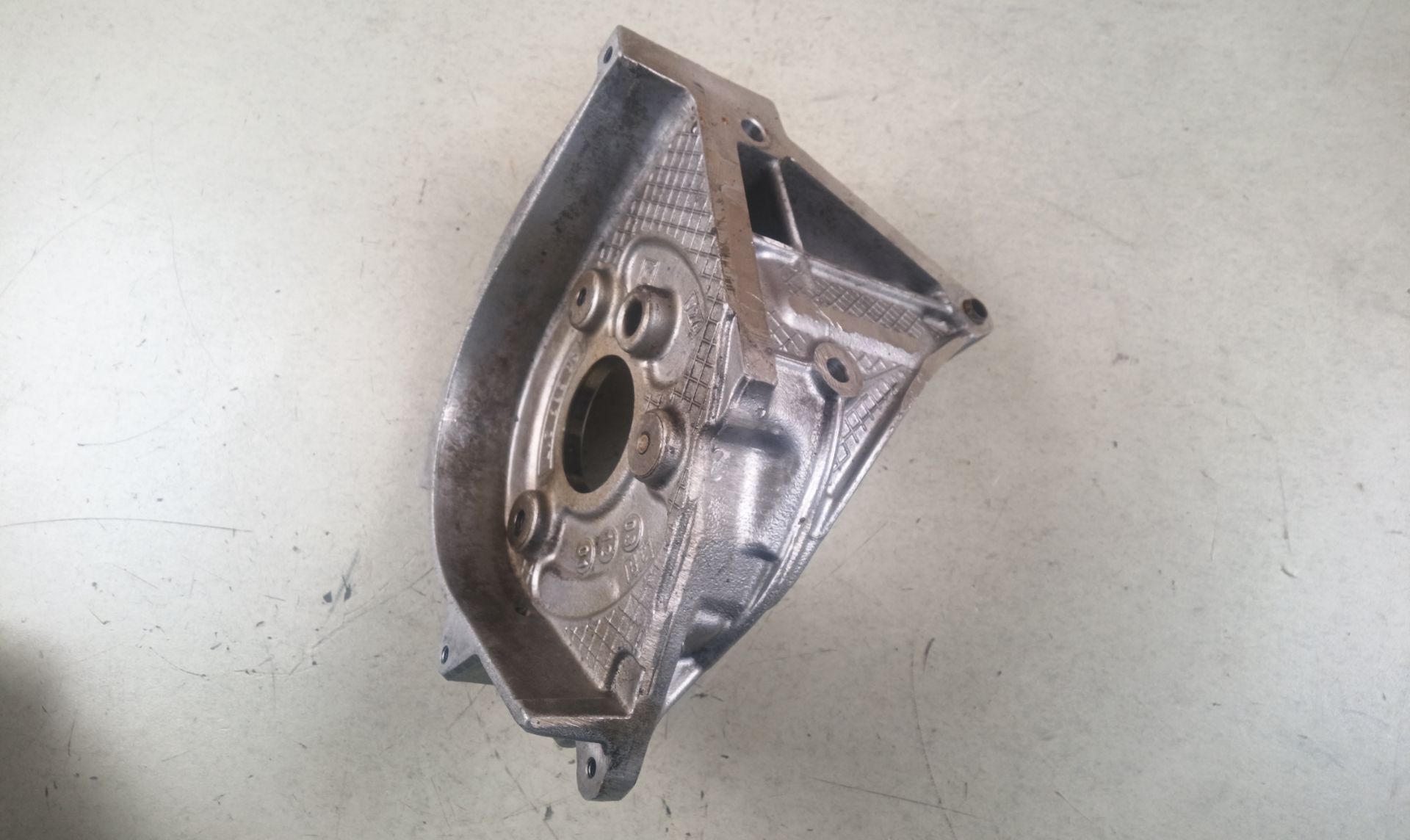 SOPORTE BOMBA INYECCION Citroen Xsara Picasso