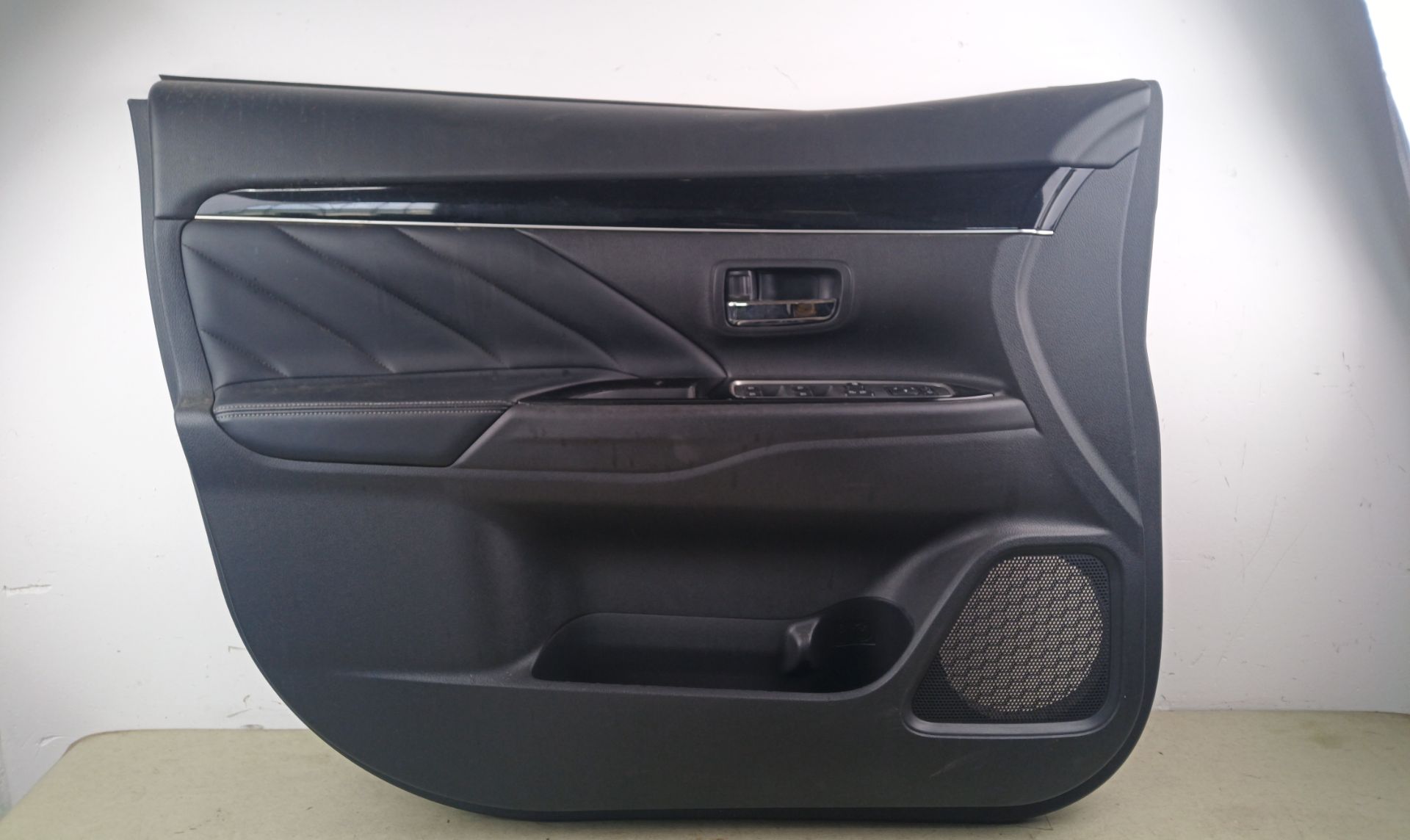 GUARNECIDO PUERTA DELANTERA IZQUIERDA Mitsubishi Outlander (GF0/GG0)