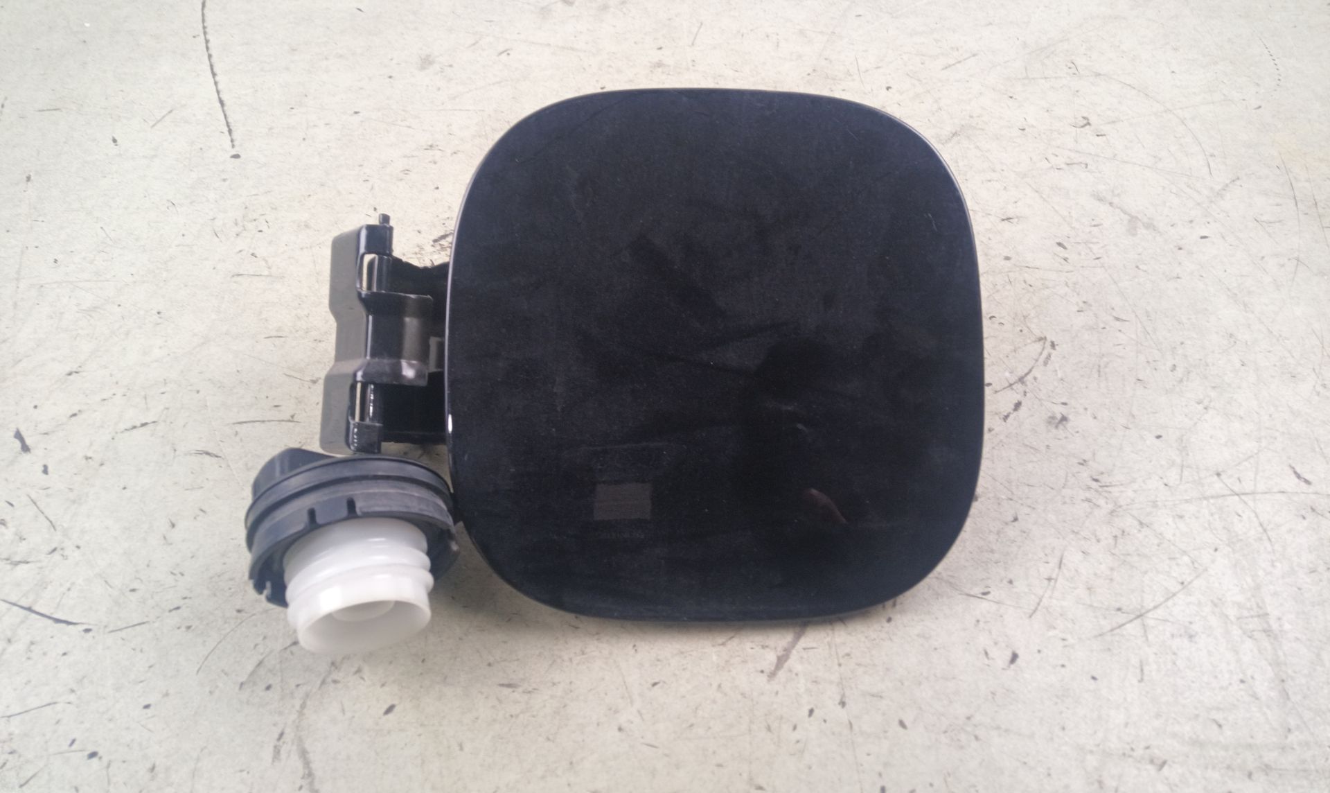 TAPA EXTERIOR COMBUSTIBLE Mitsubishi Outlander (GF0/GG0)