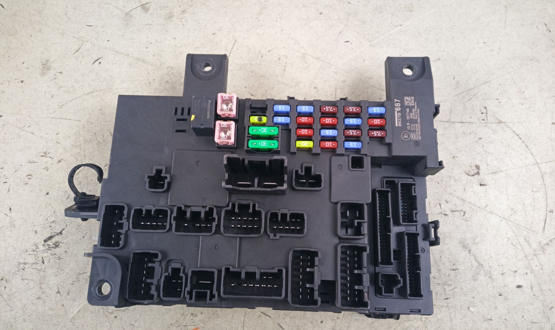 CAJA RELES / FUSIBLES Mitsubishi Outlander (GF0/GG0)