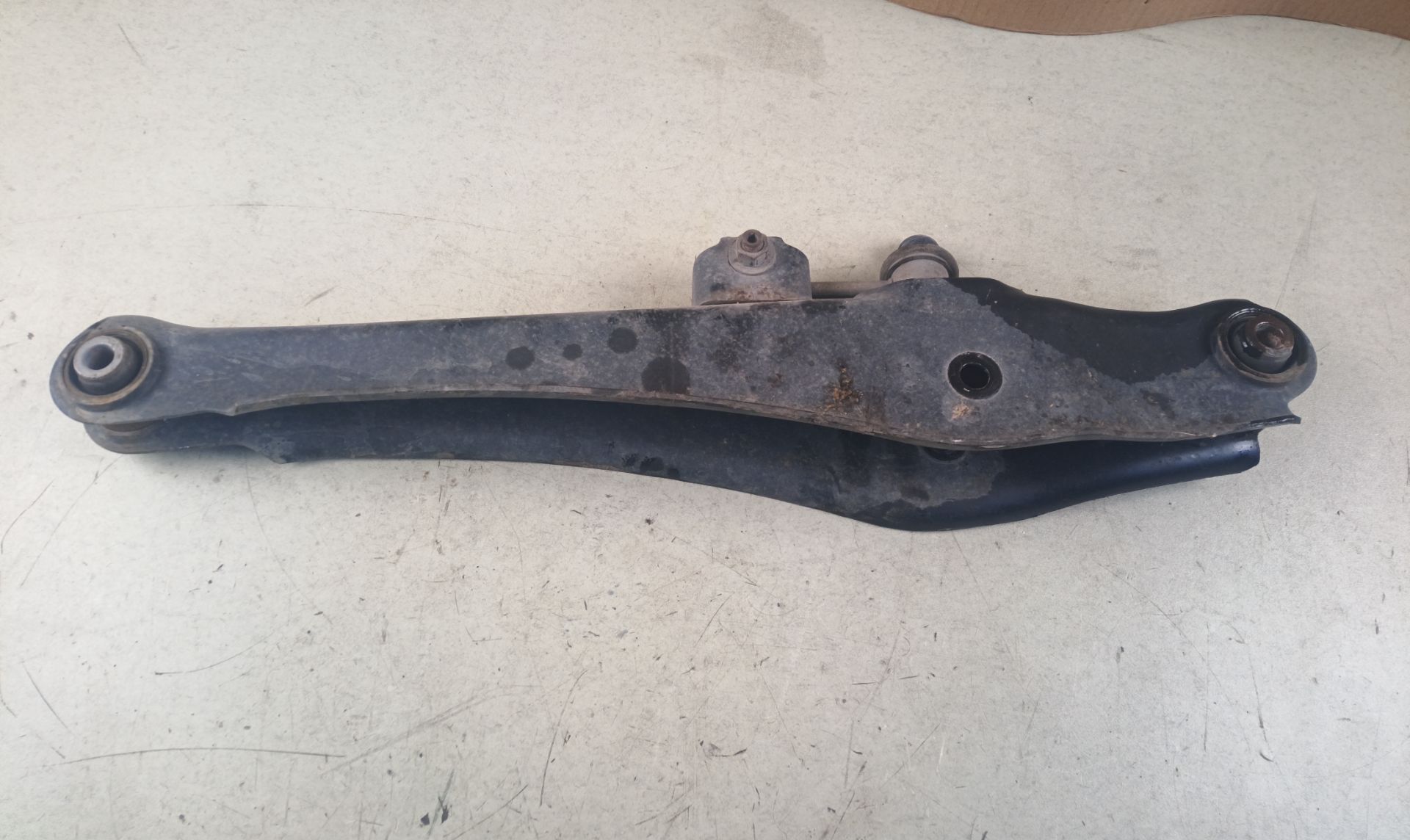BRAZO SUSPENSION INFERIOR TRASERO IZQUIERDO Mitsubishi Outlander (GF0/GG0)