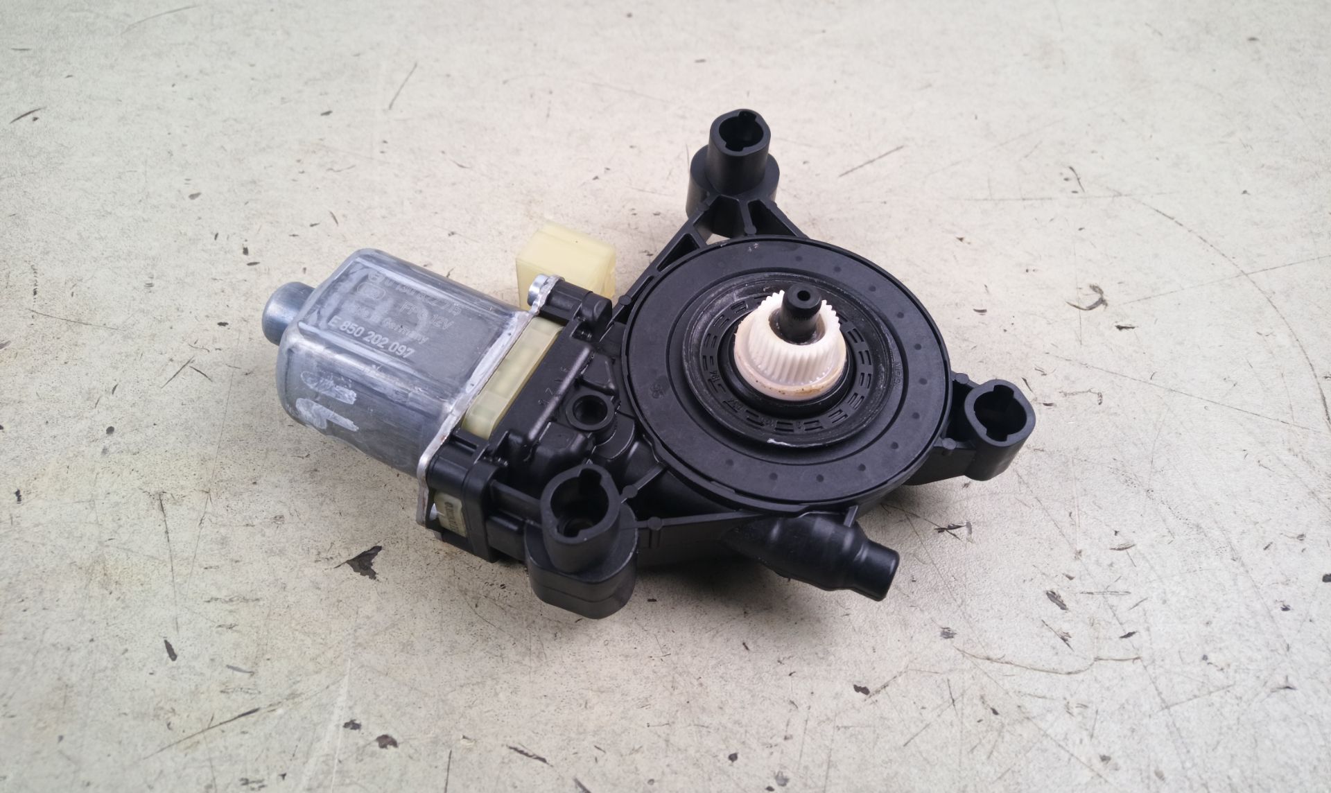 MOTOR ELEVALUNAS DELANTERO DERECHO Volkswagen T-Roc (A11)