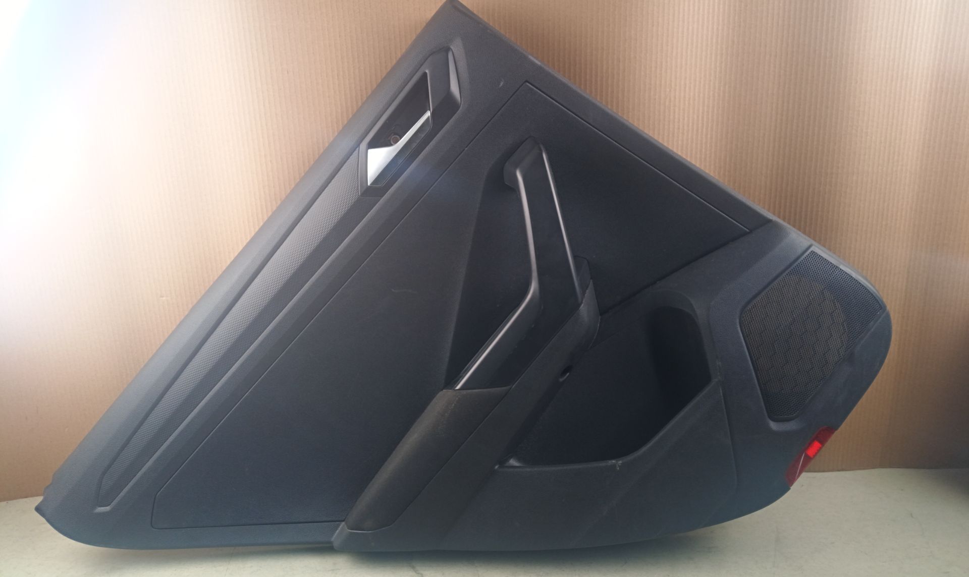 GUARNECIDO PUERTA TRASERA IZQUIERDA