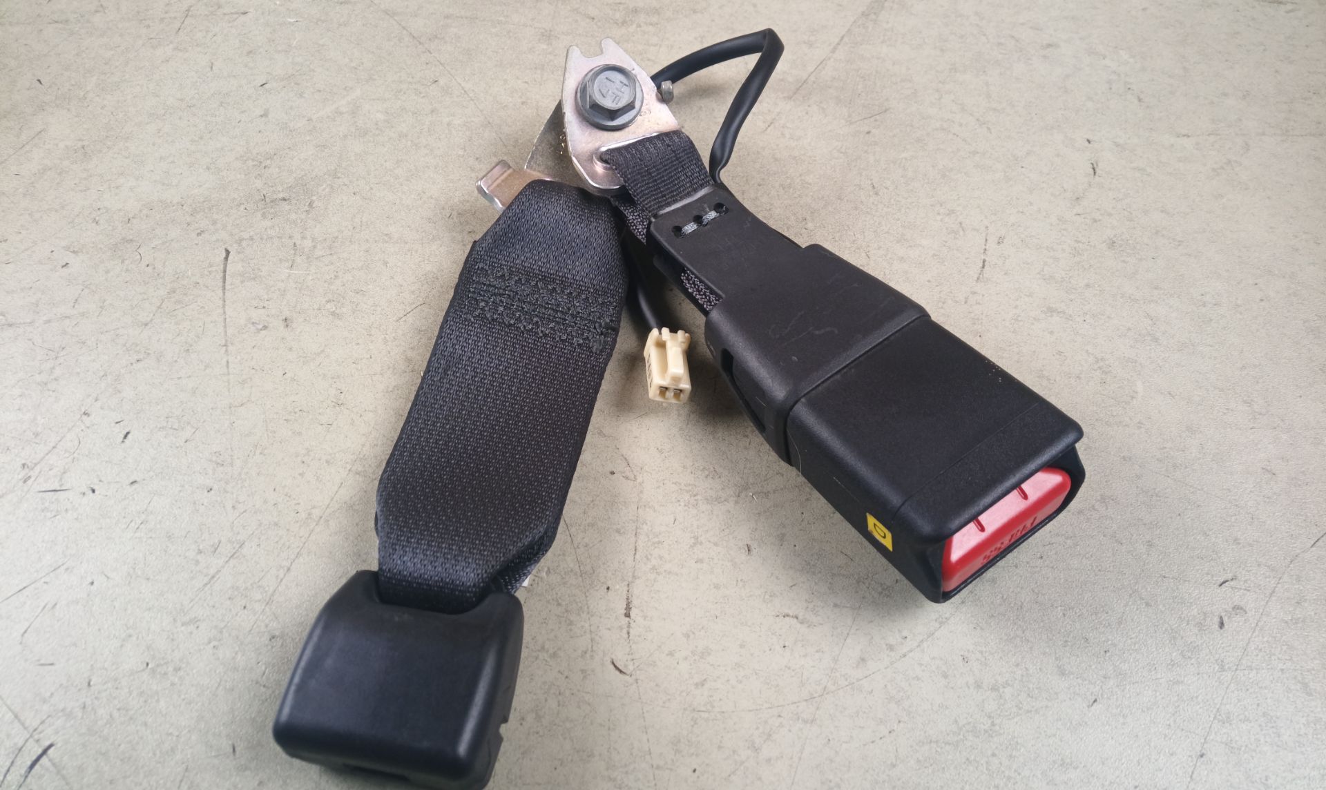 ENGANCHE CINTURON TRASERO CENTRAL Subaru Outback (B15)