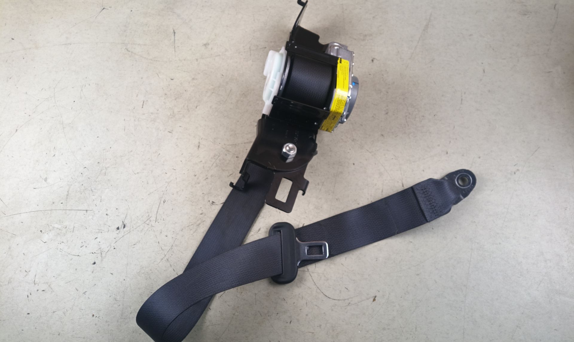 CINTURON SEGURIDAD TRASERO IZQUIERDO Subaru Outback (B15)