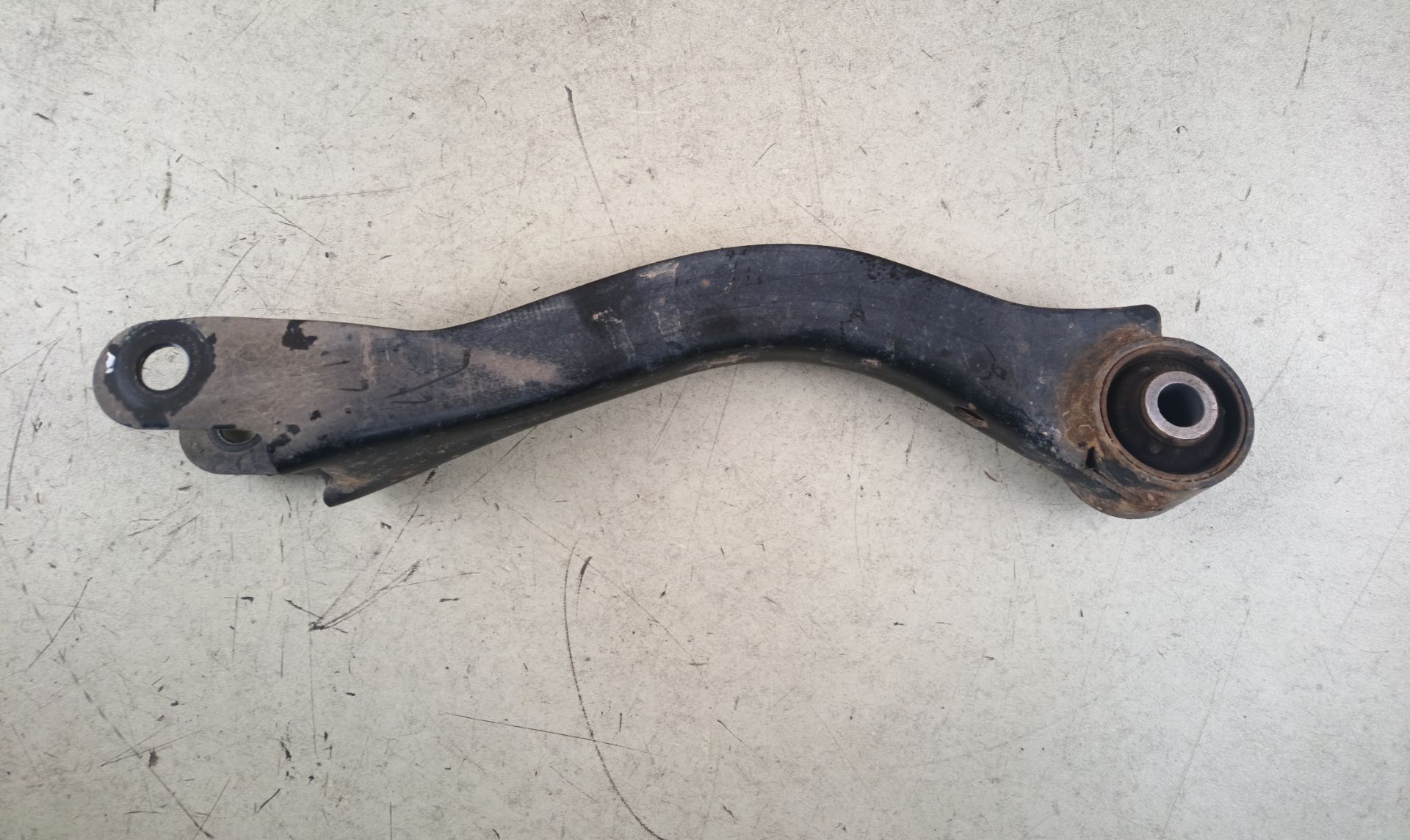 BRAZO SUSPENSION INFERIOR DELANTERO DERECHO Subaru Outback (B15)