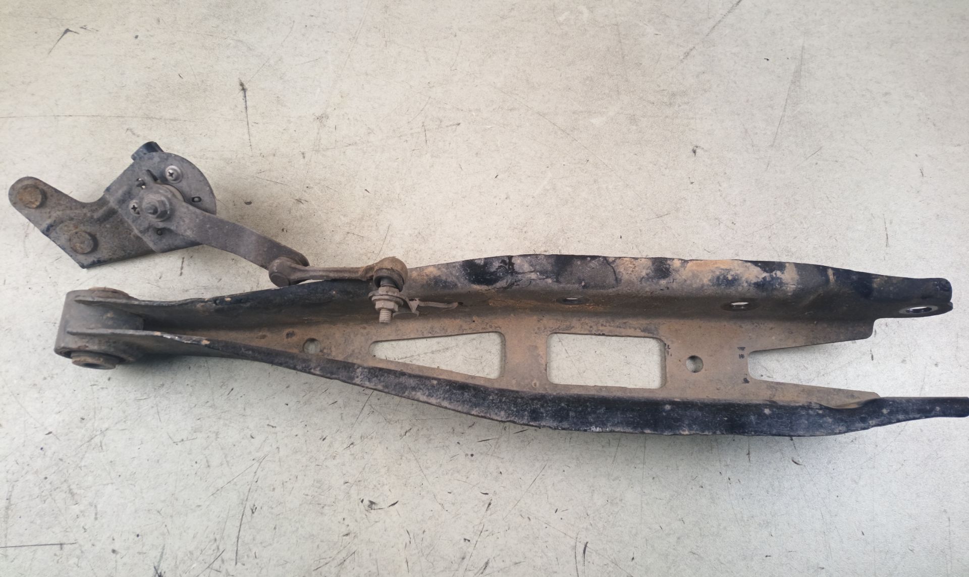 BRAZO SUSPENSION TRASERO IZQUIERDO Subaru Outback (B15)