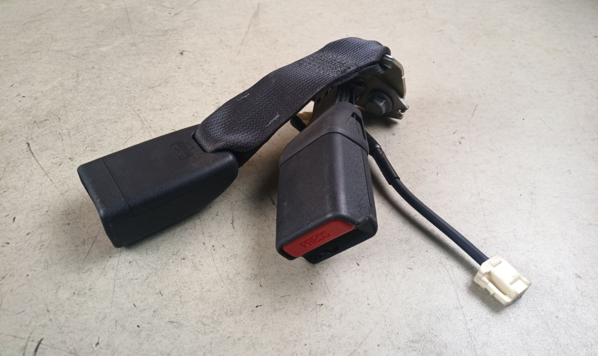 ENGANCHE CINTURON TRASERO CENTRAL Subaru Outback (B15)