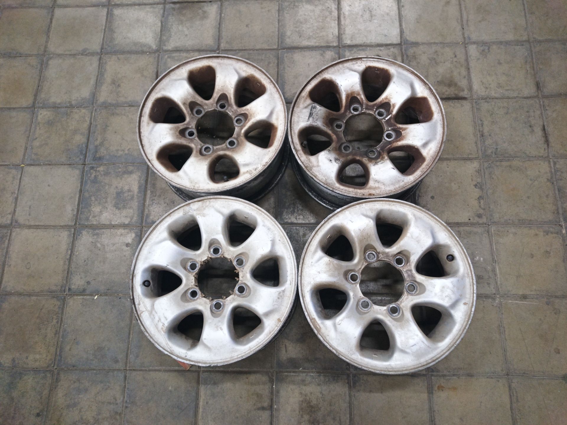 JUEGO LLANTAS Mitsubishi Montero (V20/V40)