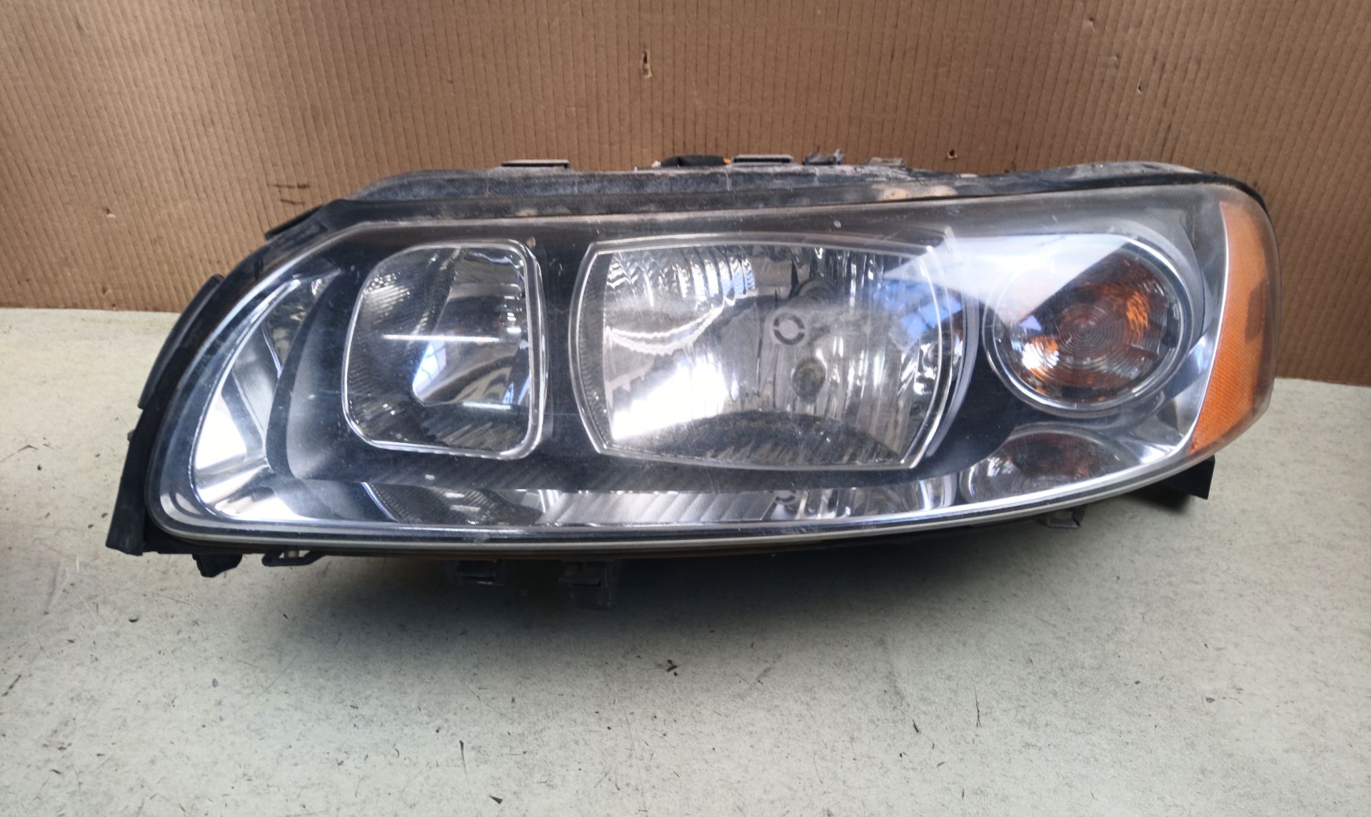 FARO IZQUIERDO Volvo XC70