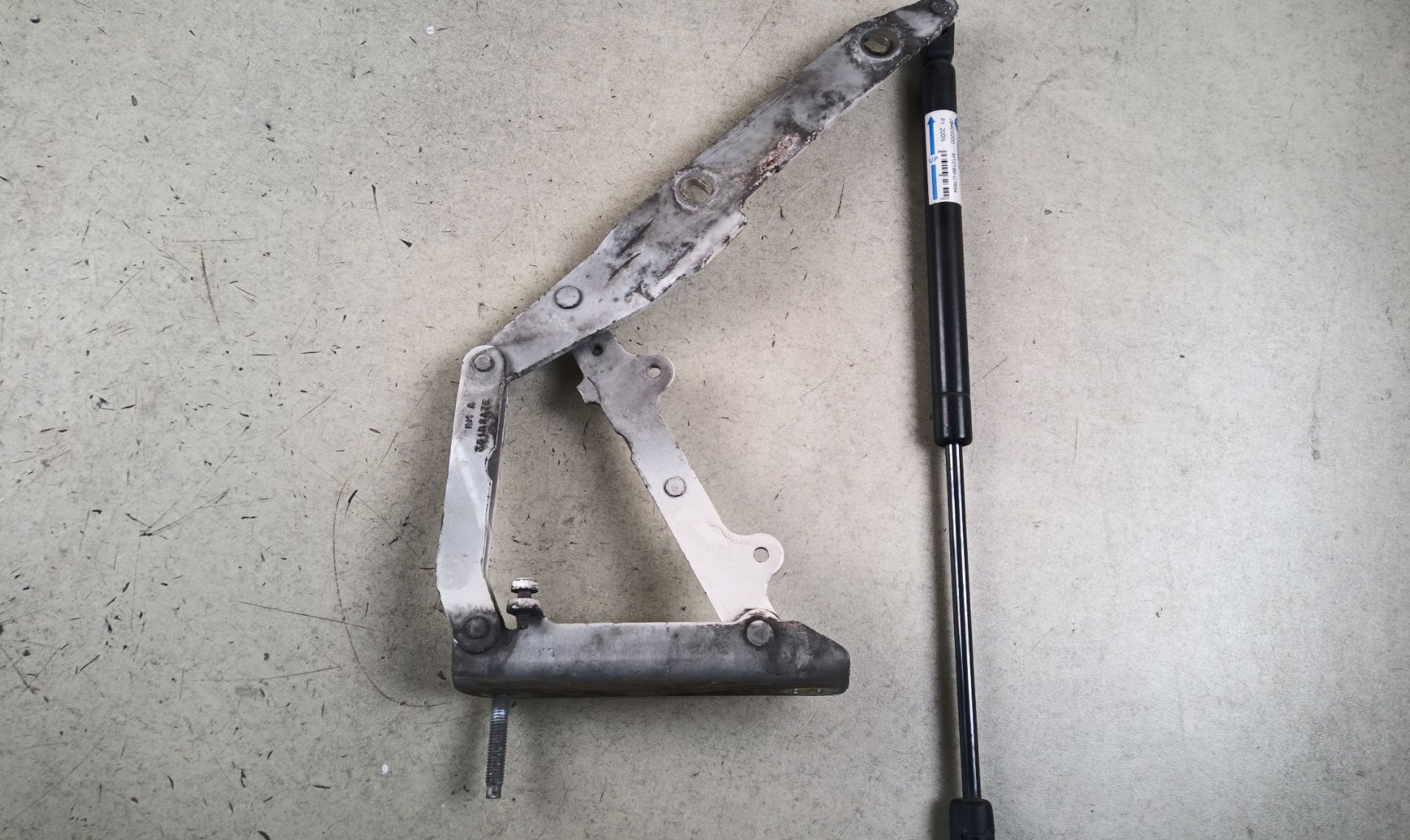 BISAGRA CAPO DERECHA Land Rover Discovery