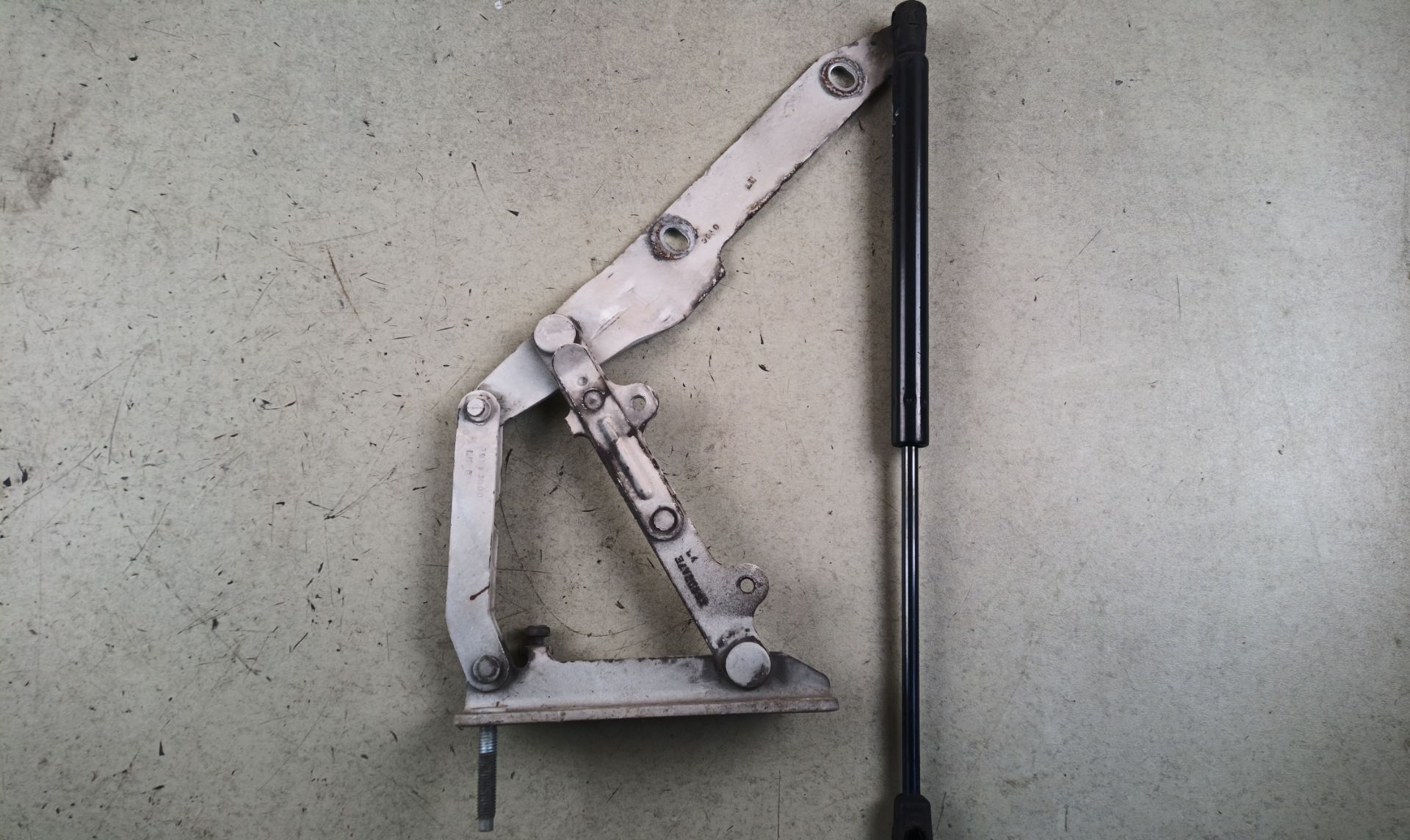 BISAGRA CAPO IZQUIERDA Land Rover Discovery