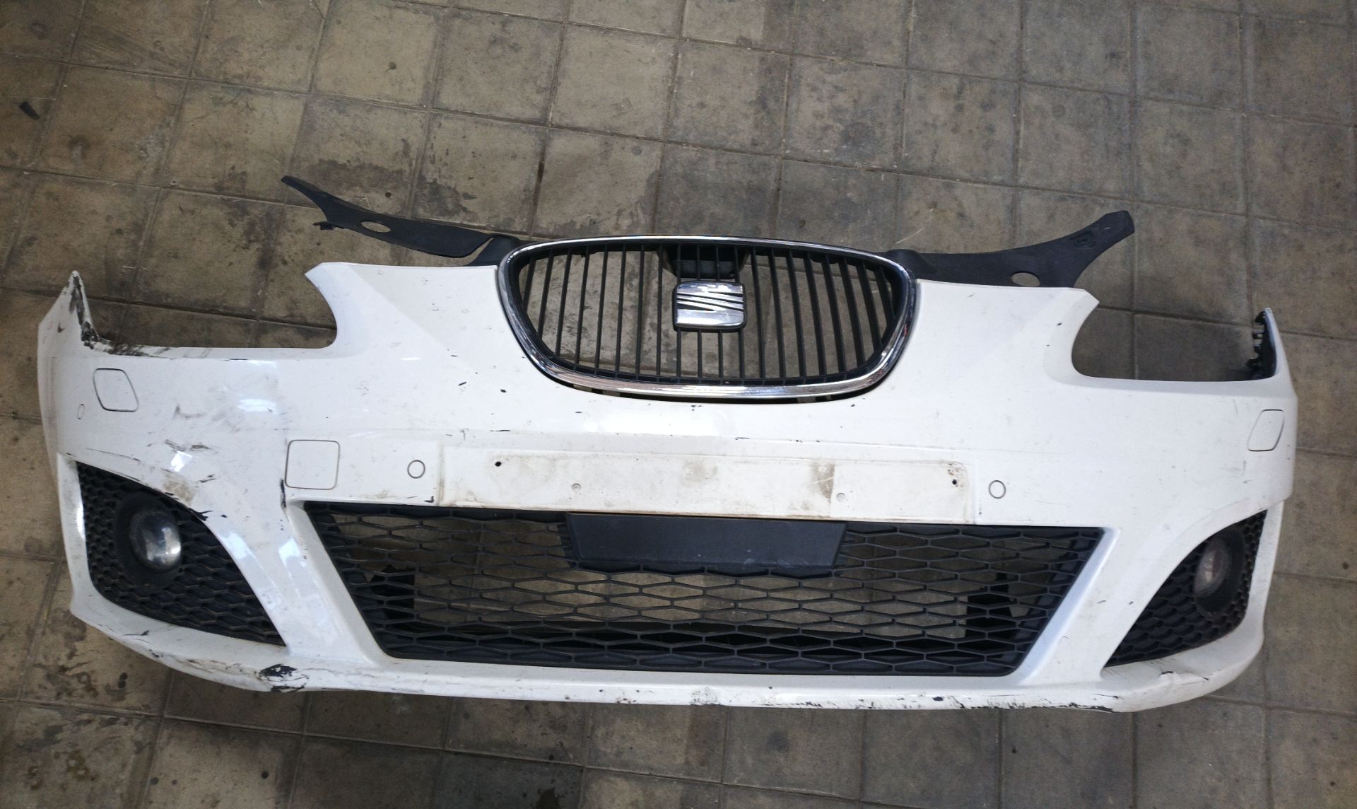 PARAGOLPES DELANTERO