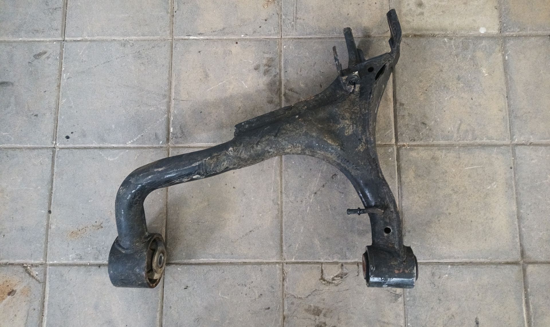 BRAZO SUSPENSION SUPERIOR TRASERO IZQUIERDO Land Rover Discovery