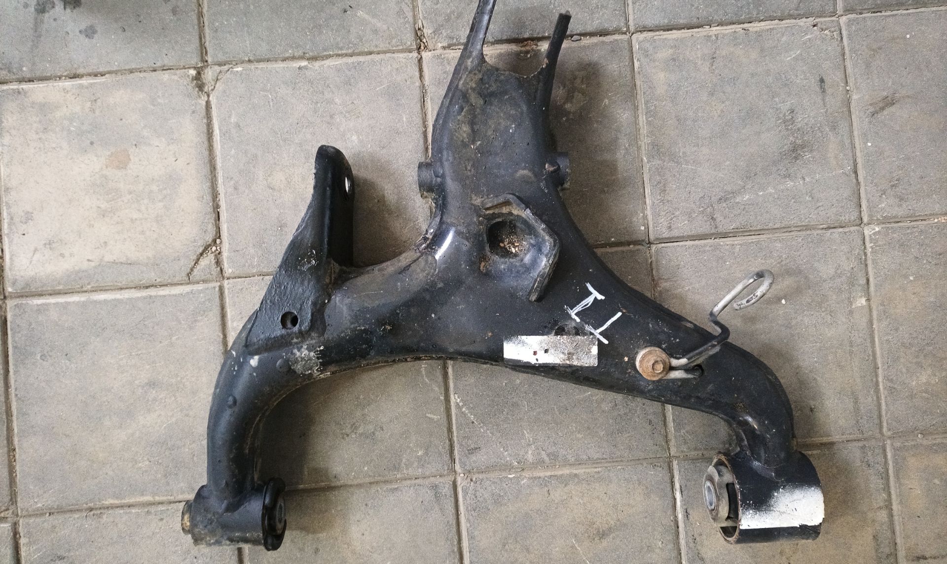 BRAZO SUSPENSION INFERIOR TRASERO IZQUIERDO Land Rover Discovery