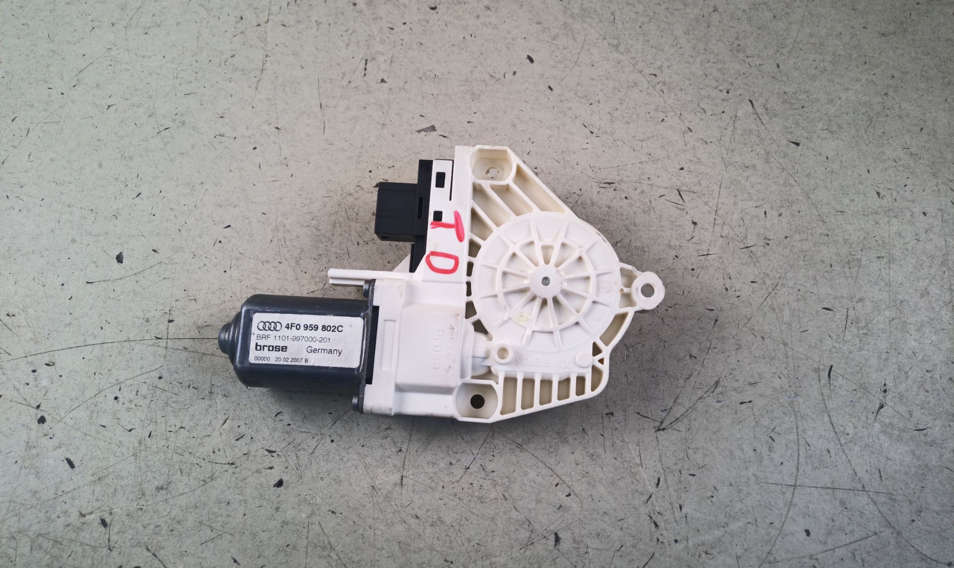 MOTOR ELEVALUNAS TRASERO DERECHO Audi A6 Berlina (4F2)