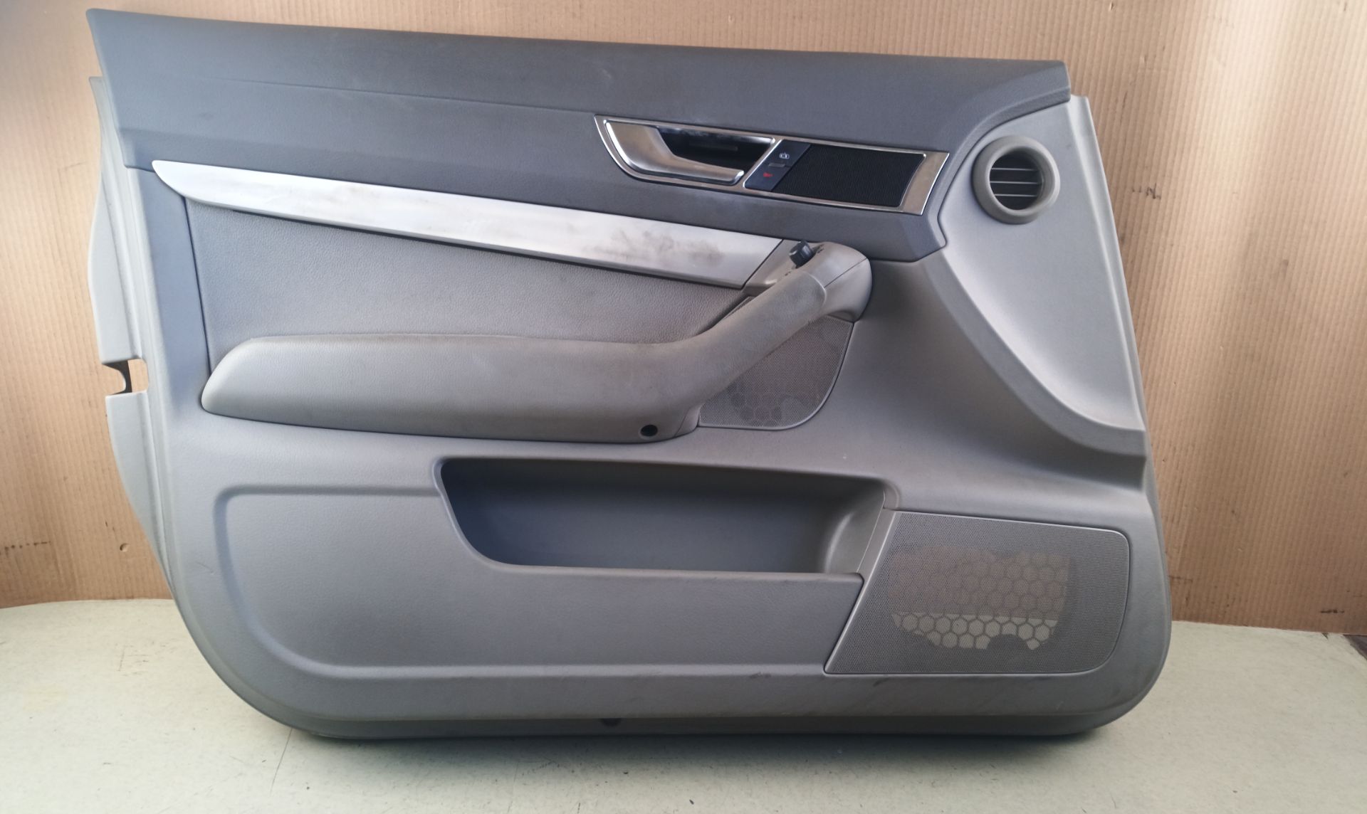 GUARNECIDO PUERTA DELANTERA IZQUIERDA Audi A6 Berlina (4F2)