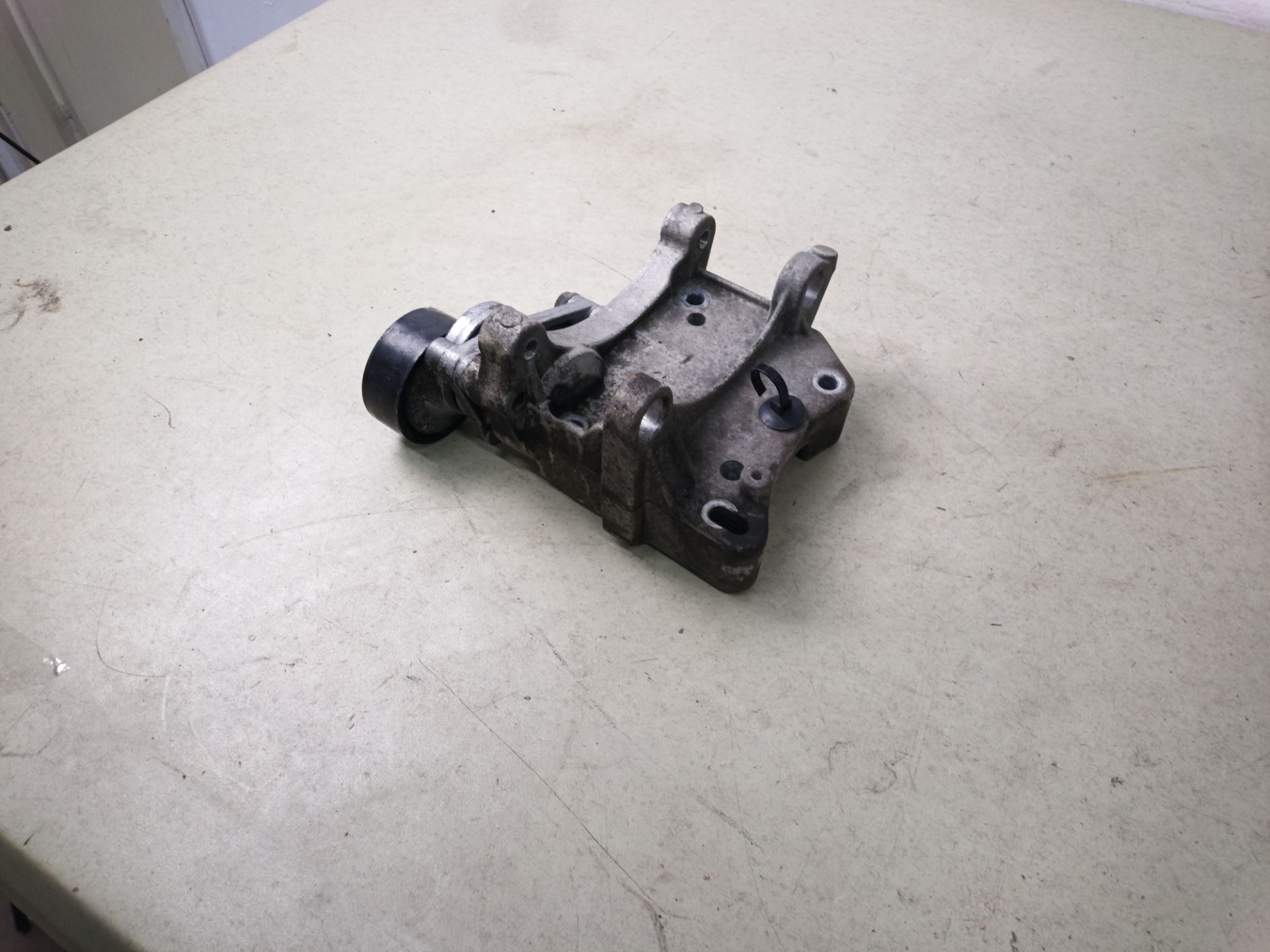 SOPORTE ALTERNADOR Peugeot 1007