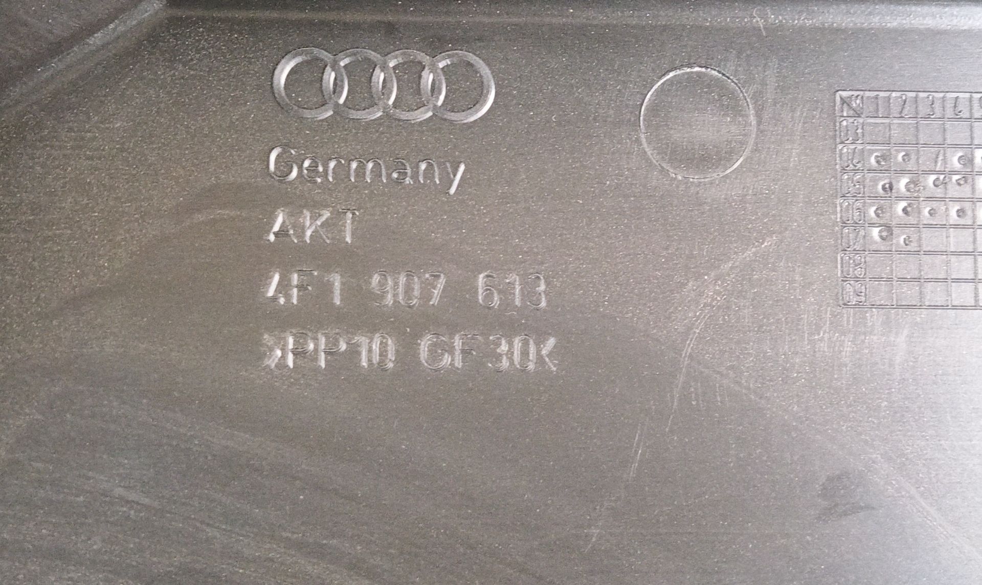 CAJA RELES / FUSIBLES Audi A6 Berlina (4F2)