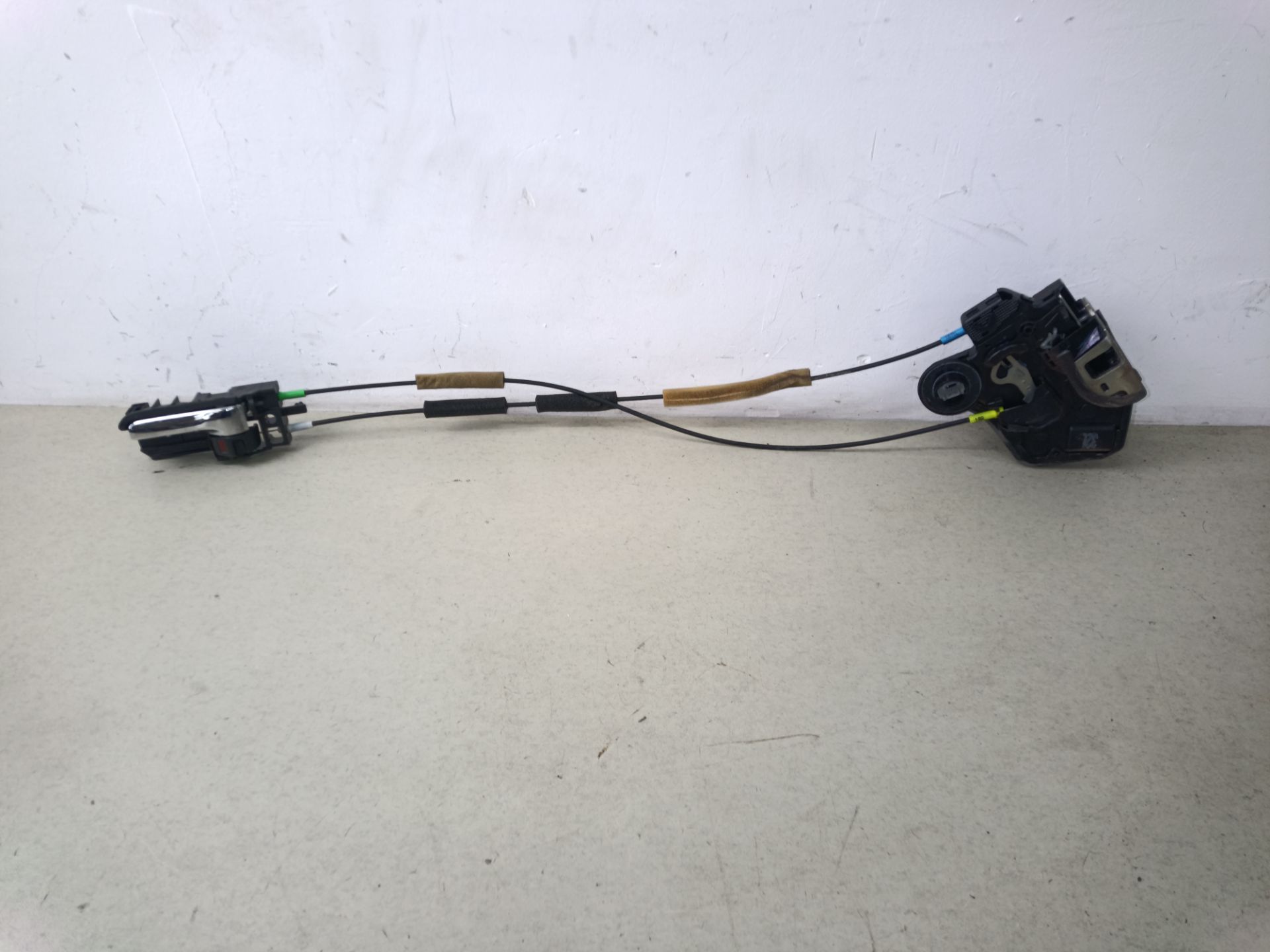 CERRADURA PUERTA TRASERA IZQUIERDA Toyota Avensis Berlina (T25)