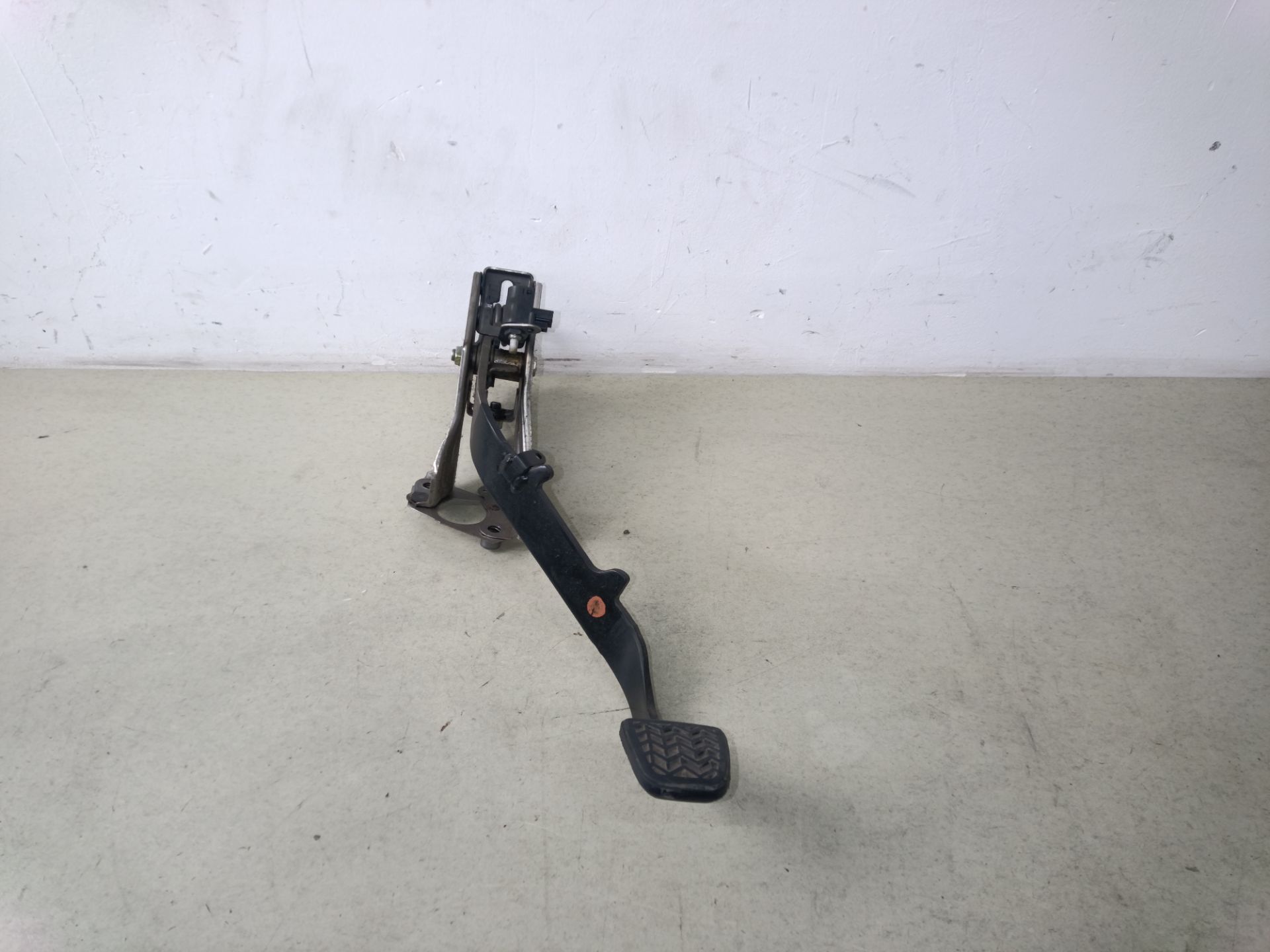 PEDAL EMBRAGUE Toyota Avensis Berlina (T25)