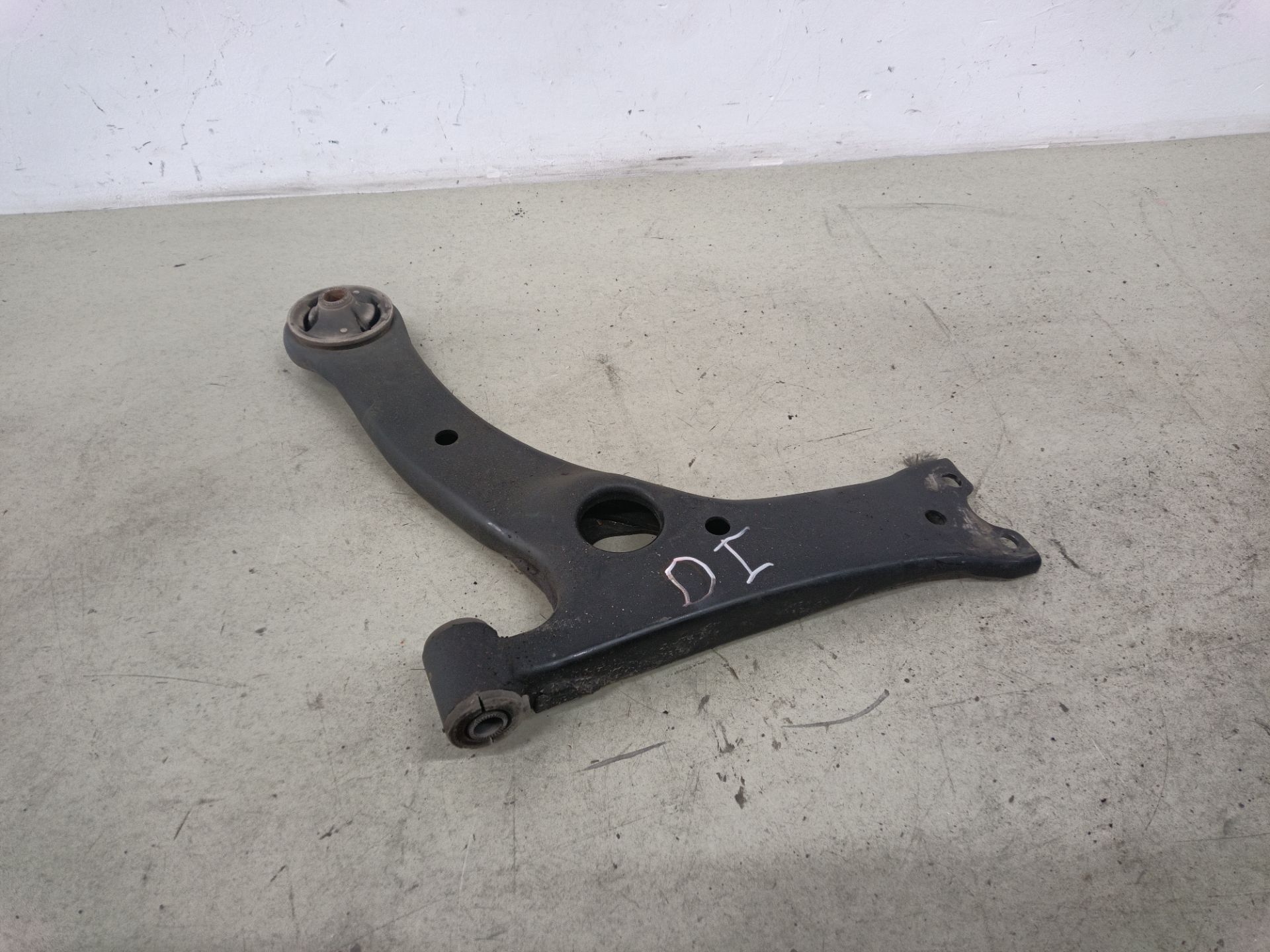 BRAZO SUSPENSION DELANTERO IZQUIERDO Toyota Avensis Berlina (T25)