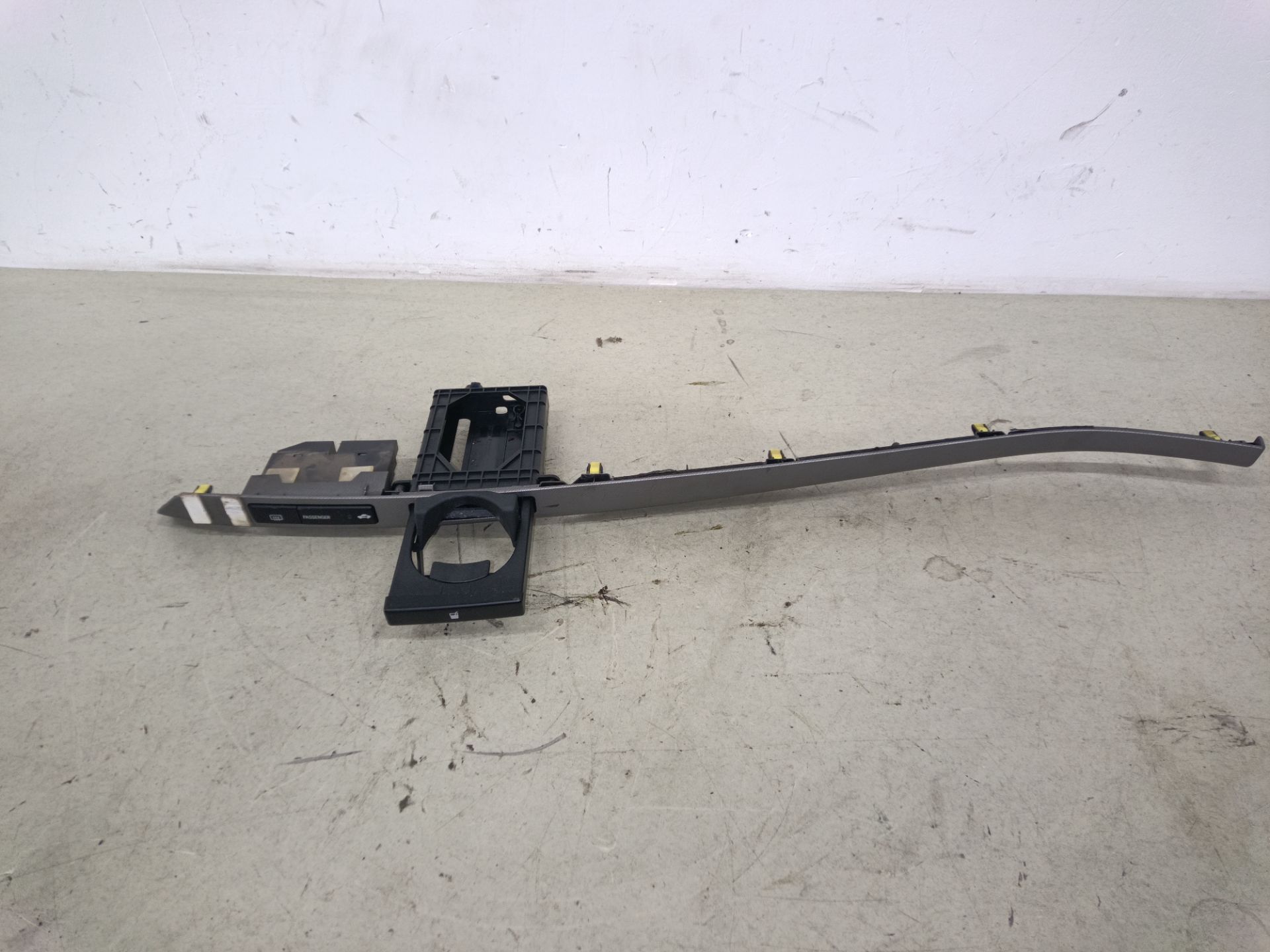 EMBELLECEDOR SALPICADERO Toyota Avensis Berlina (T25)