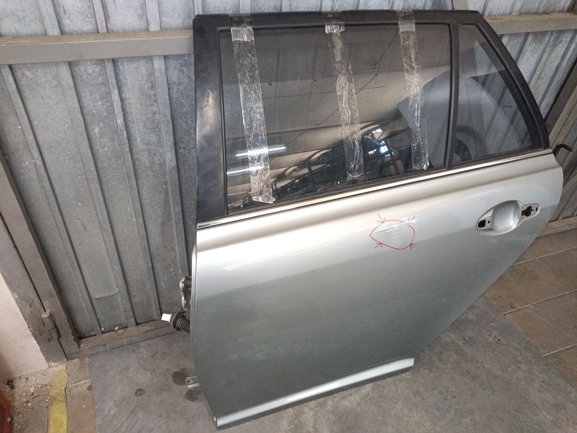 PUERTA TRASERA IZQUIERDA Toyota Avensis Berlina (T25)
