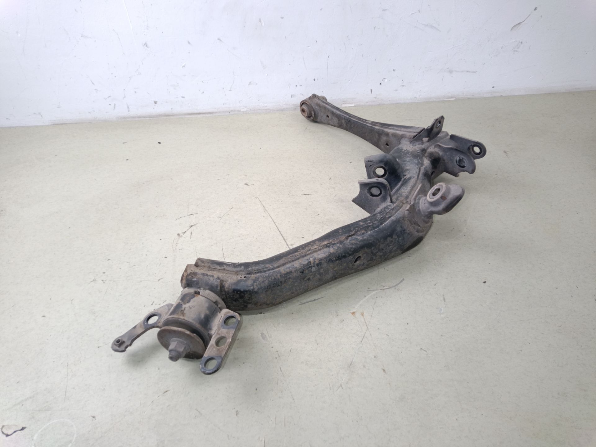 BRAZO SUSPENSION TRASERO IZQUIERDO Chrysler Grand Voyager (RT)