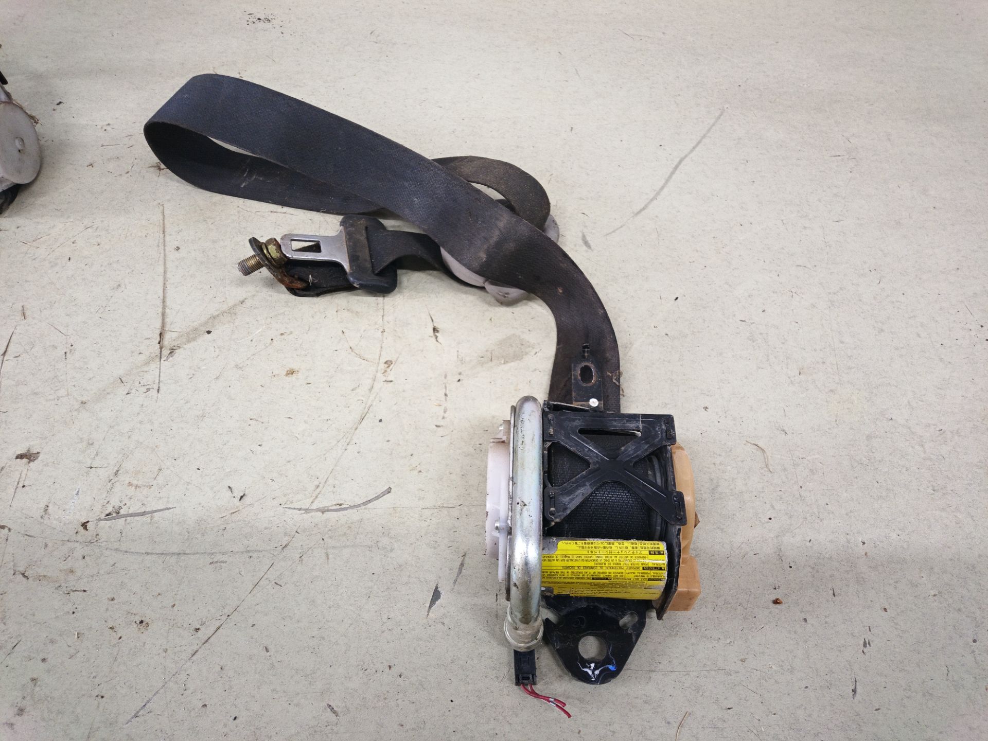 CINTURON SEGURIDAD DELANTERO IZQUIERDO Mitsubishi L200 (KA0/KB0)