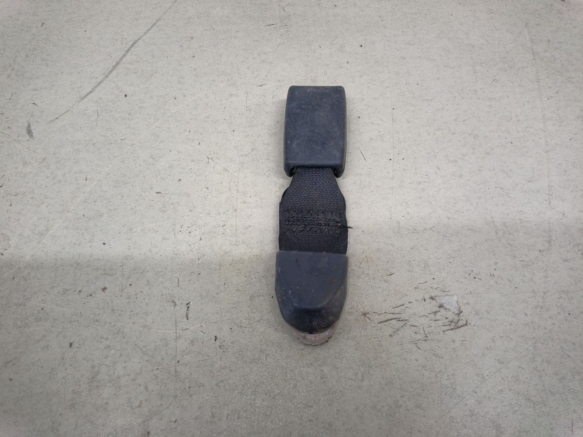 ENGANCHE CINTURON TRASERO DERECHO Mitsubishi L200 (KA0/KB0)