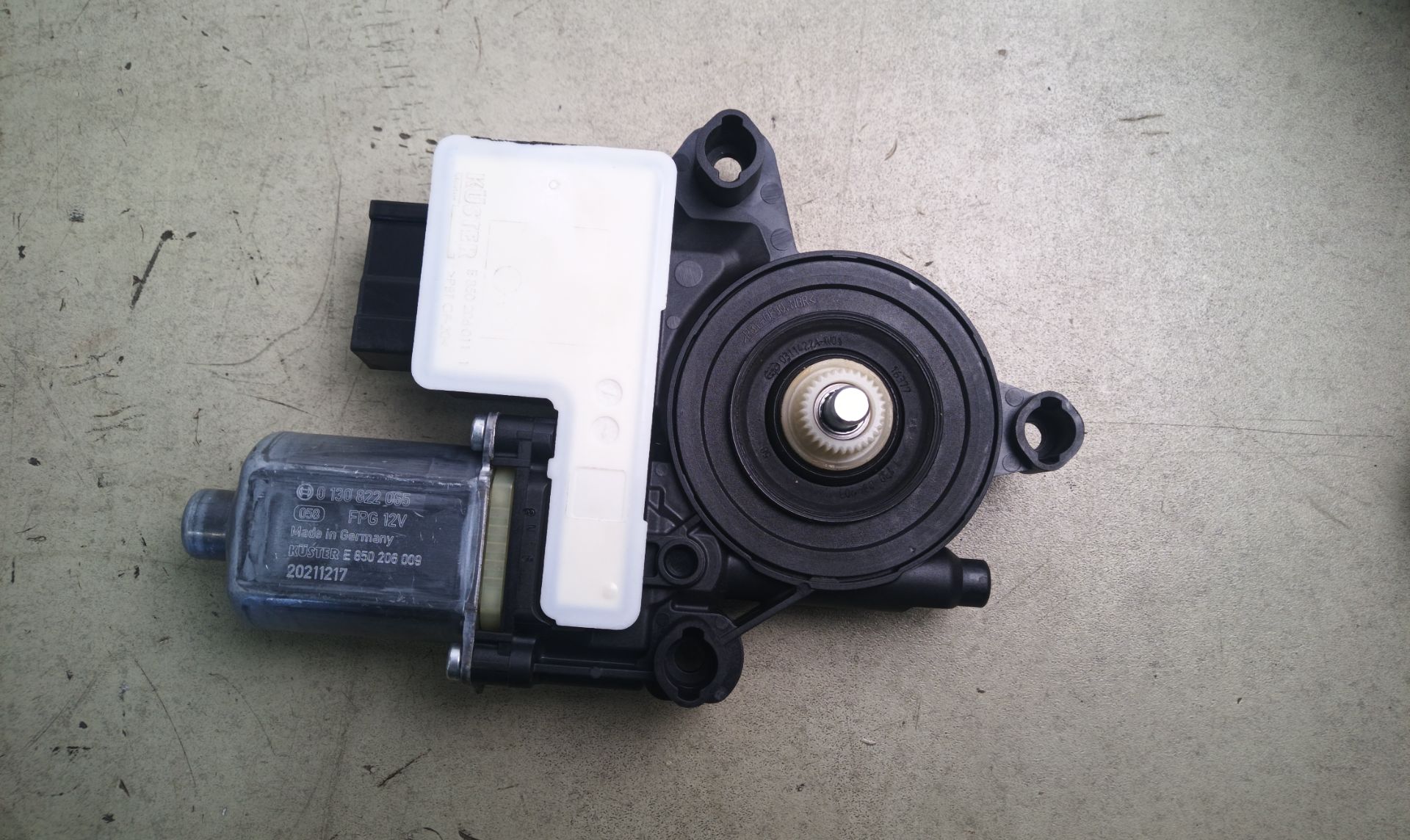 MOTOR ELEVALUNAS DELANTERO IZQUIERDO