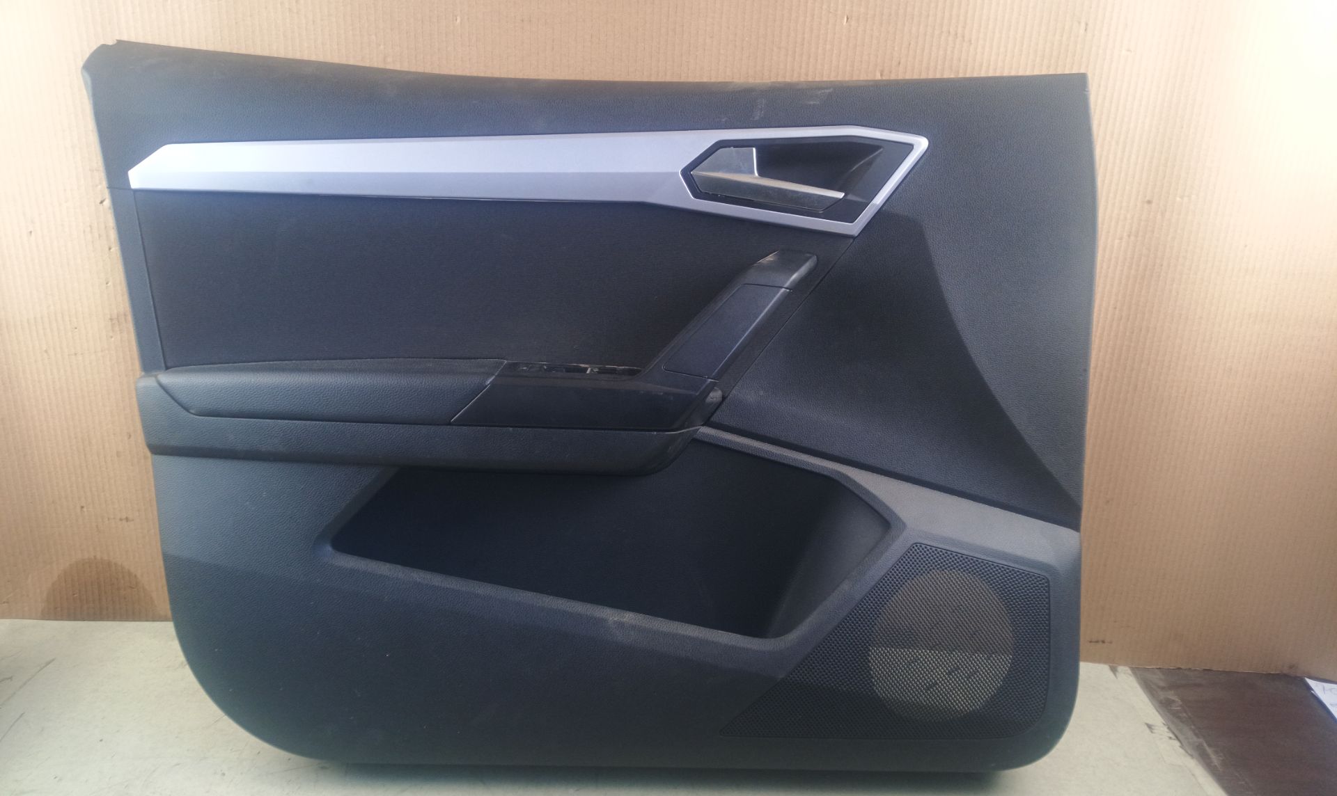GUARNECIDO PUERTA DELANTERA IZQUIERDA Seat Ibiza (KJ1)