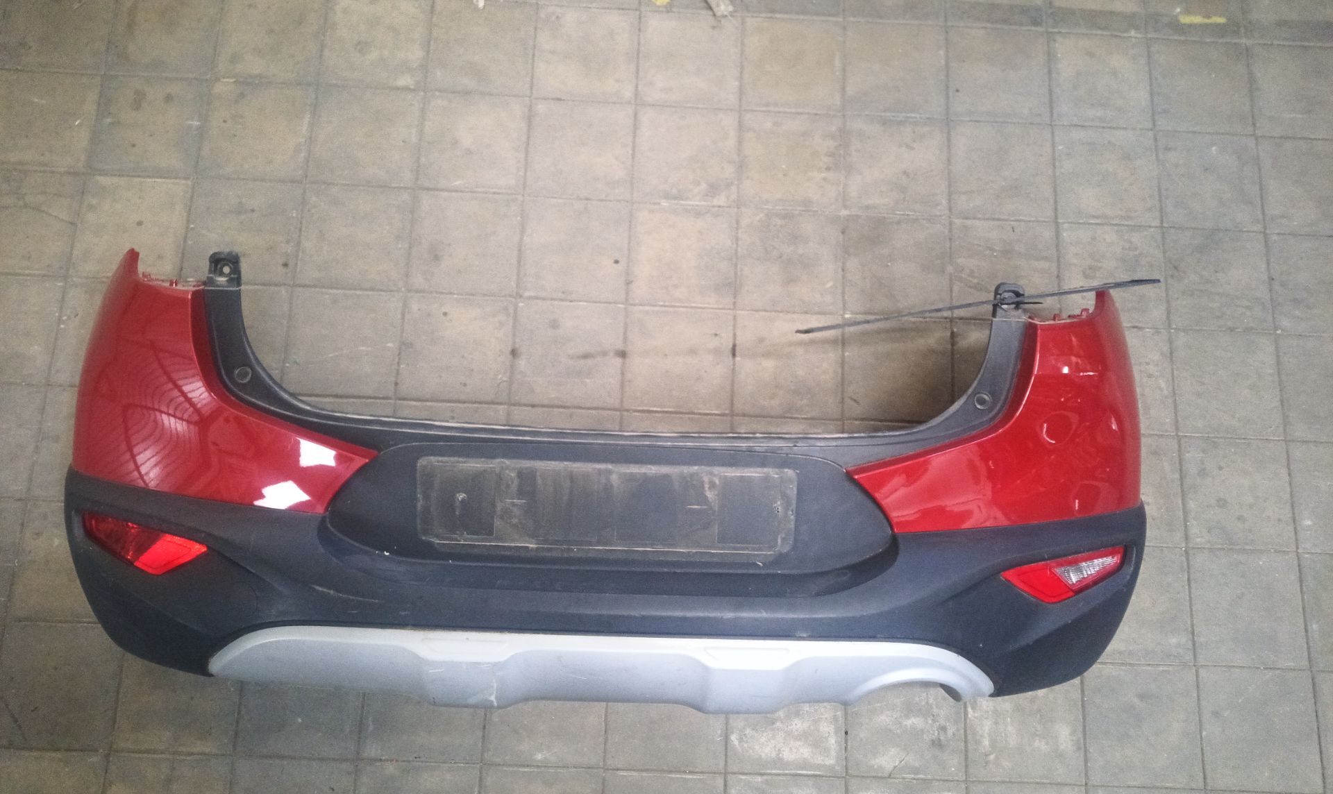 PARAGOLPES TRASERO Kia Stonic (YBCUV)