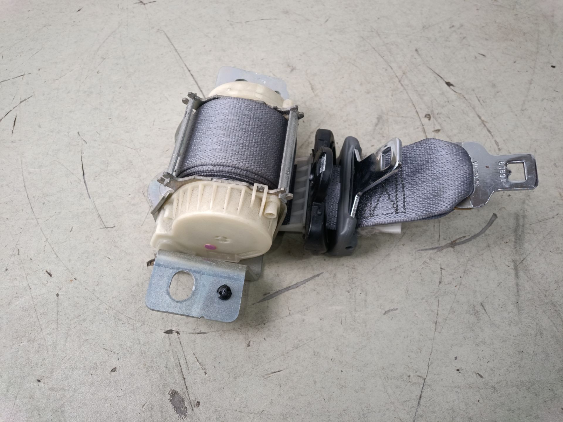ENGANCHE CINTURON DELANTERO DERECHO Chrysler Grand Voyager (RT)
