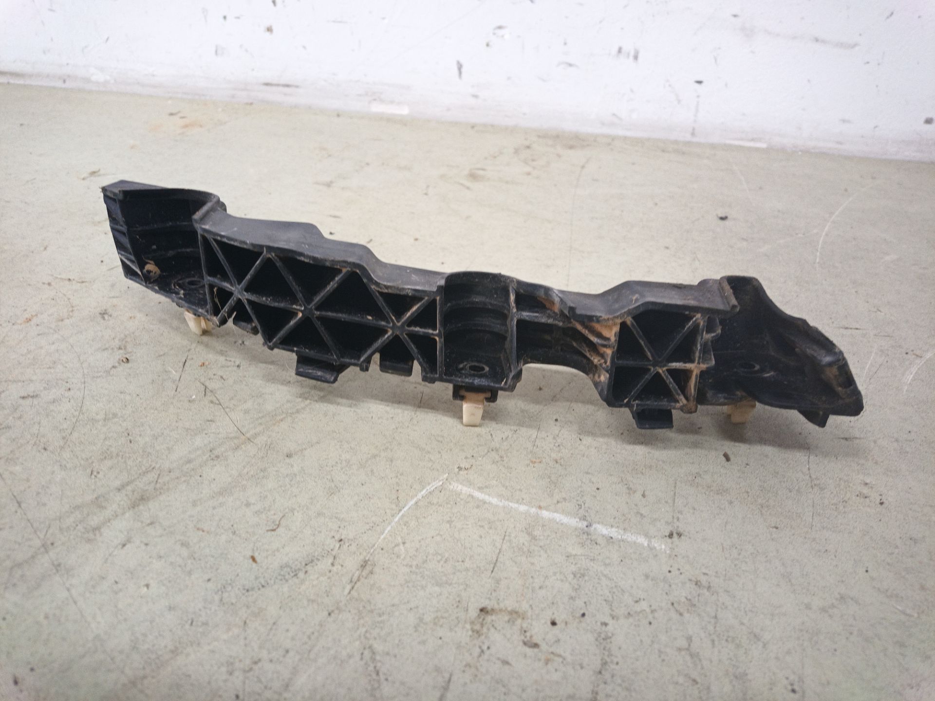 SOPORTE PARAGOLPES DELANTERO Kia Stonic (YBCUV)