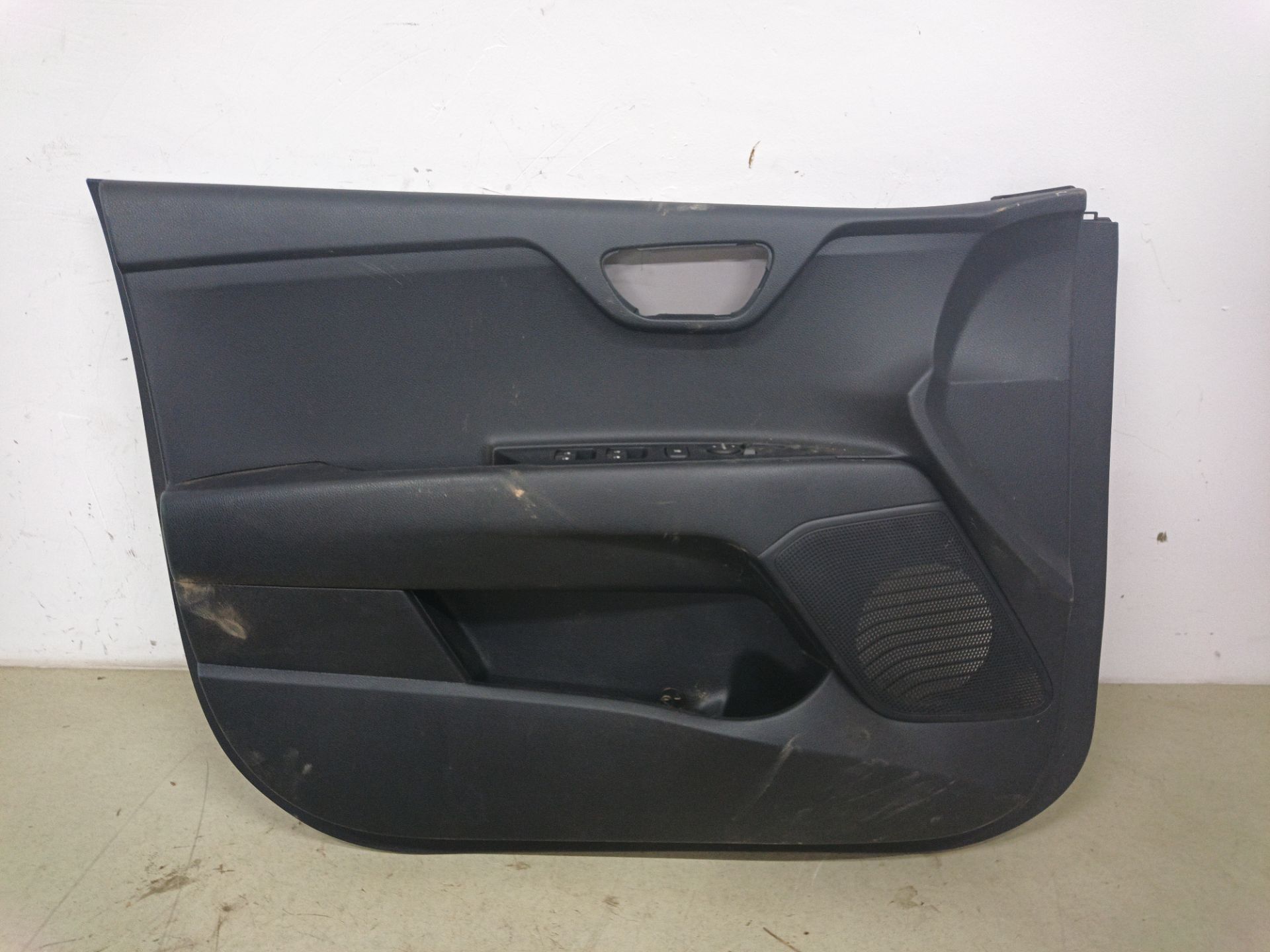 GUARNECIDO PUERTA DELANTERA IZQUIERDA Kia Stonic (YBCUV)