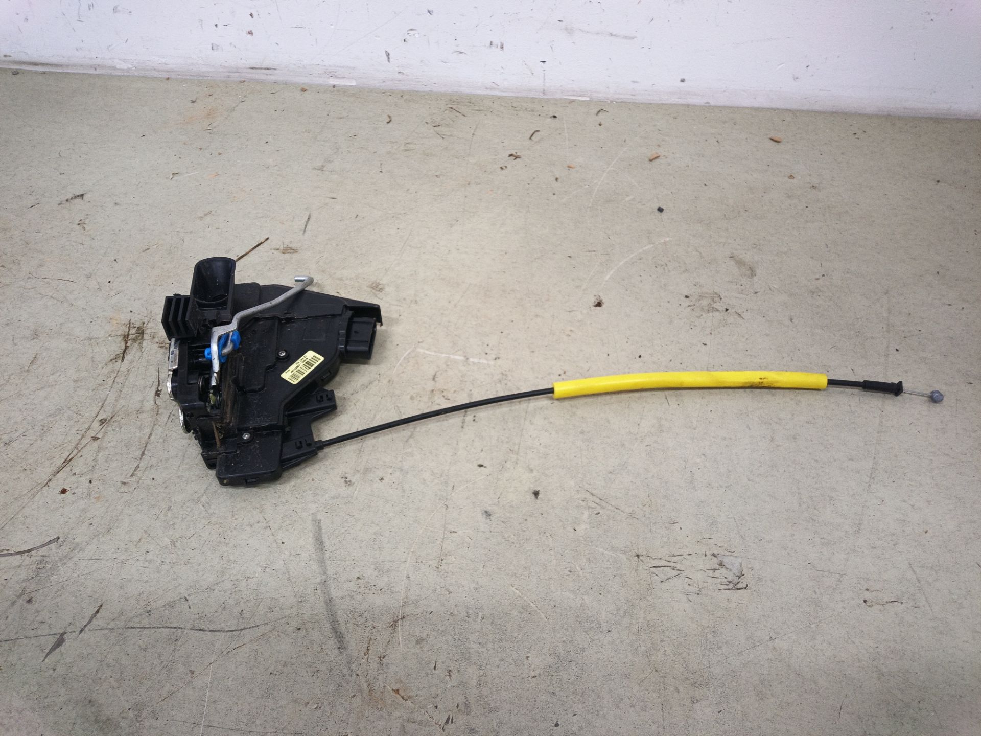 CERRADURA PUERTA DELANTERA DERECHA Kia Stonic (YBCUV)