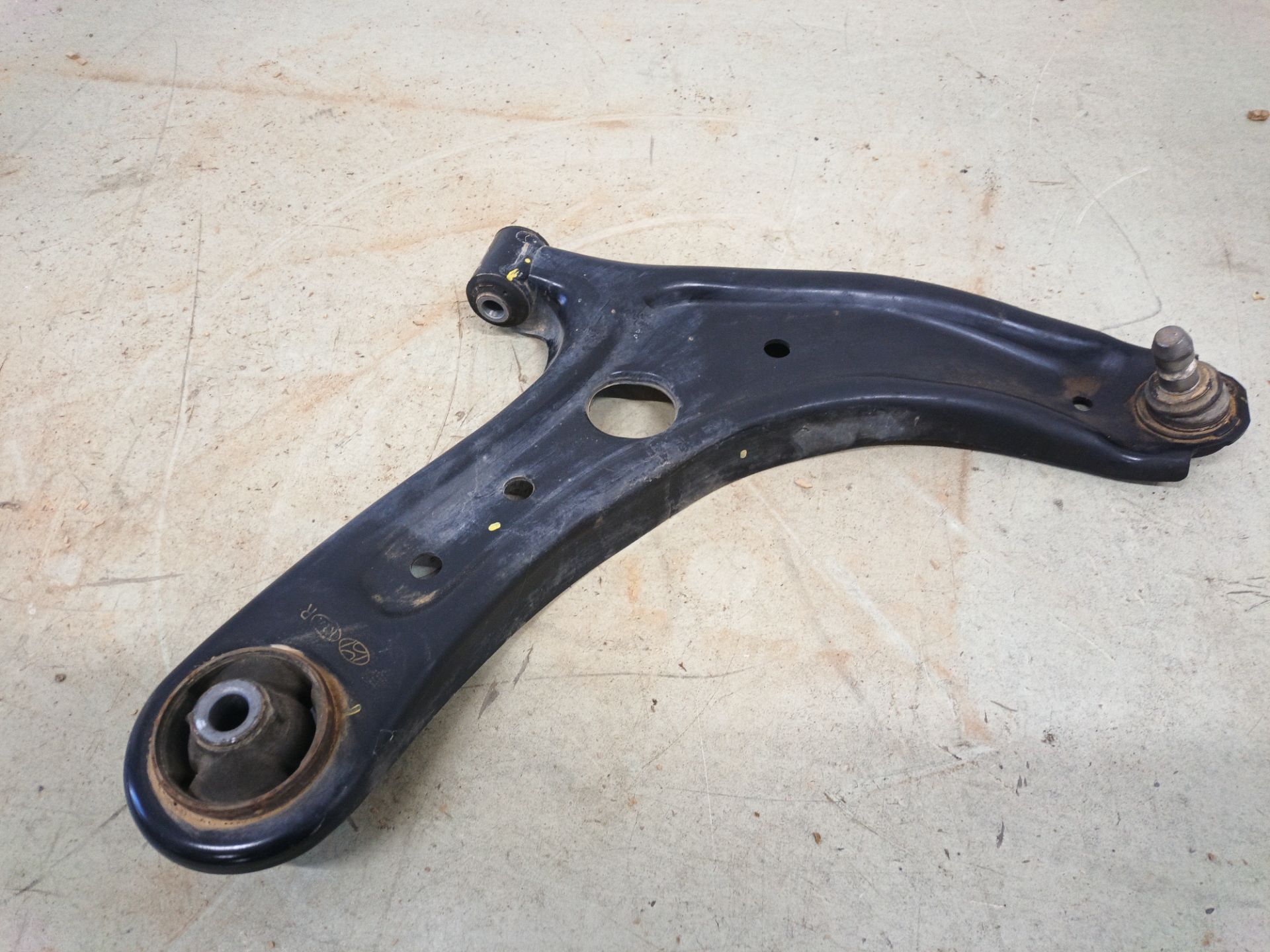 BRAZO SUSPENSION DELANTERO DERECHO Kia Stonic (YBCUV)