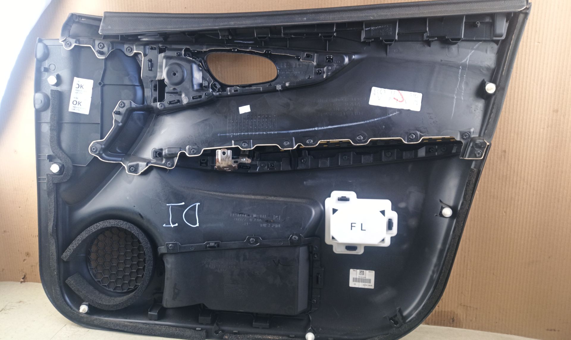 GUARNECIDO PUERTA DELANTERA IZQUIERDA Nissan Qashqai (J11E)