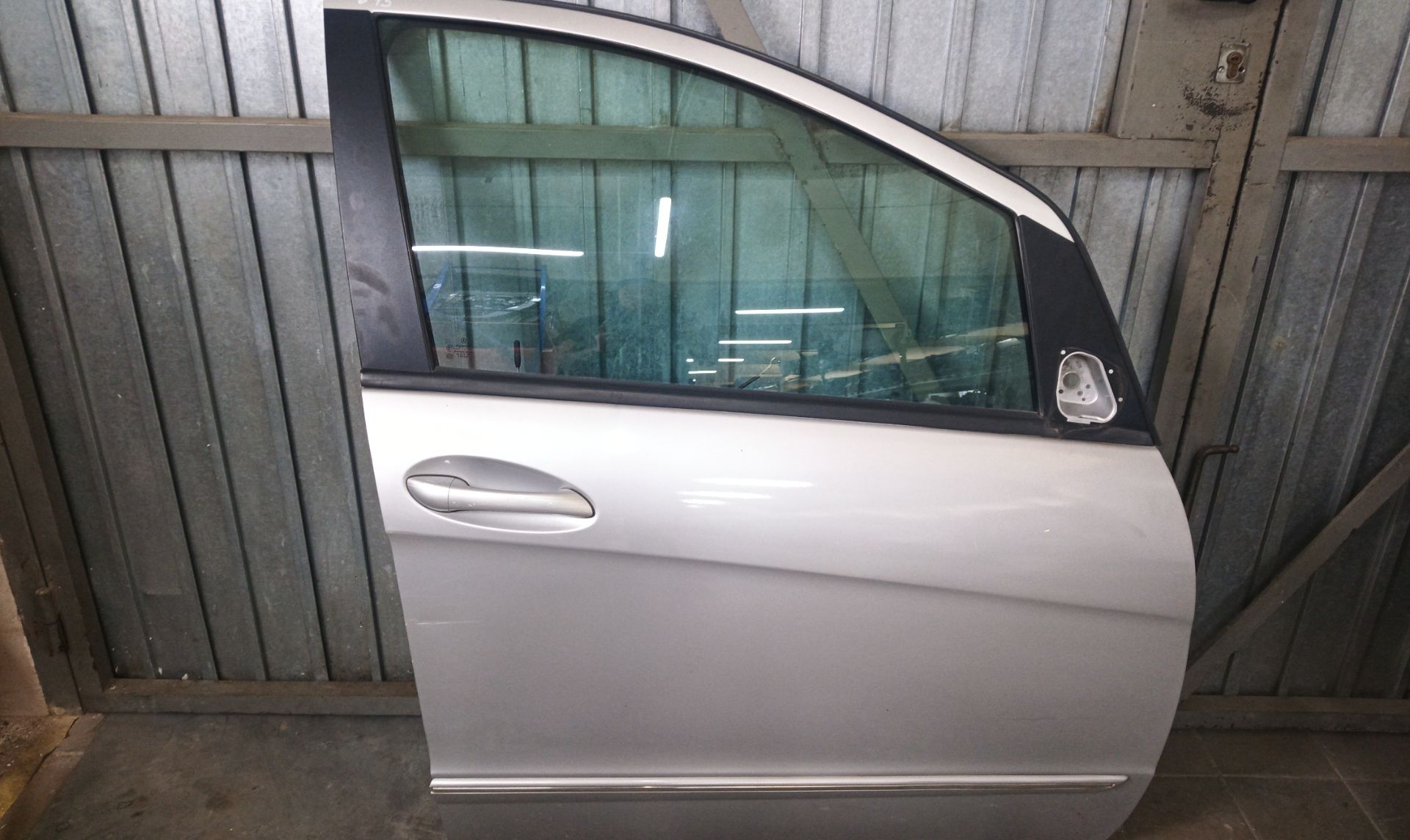 PUERTA DELANTERA DERECHA Mercedes-Benz A (BM 169)