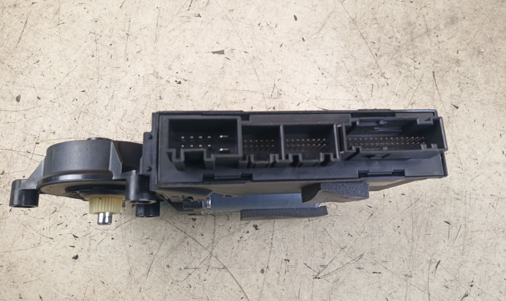 MOTOR ELEVALUNAS DELANTERO IZQUIERDO Volkswagen Phaeton (3D2/3D8)