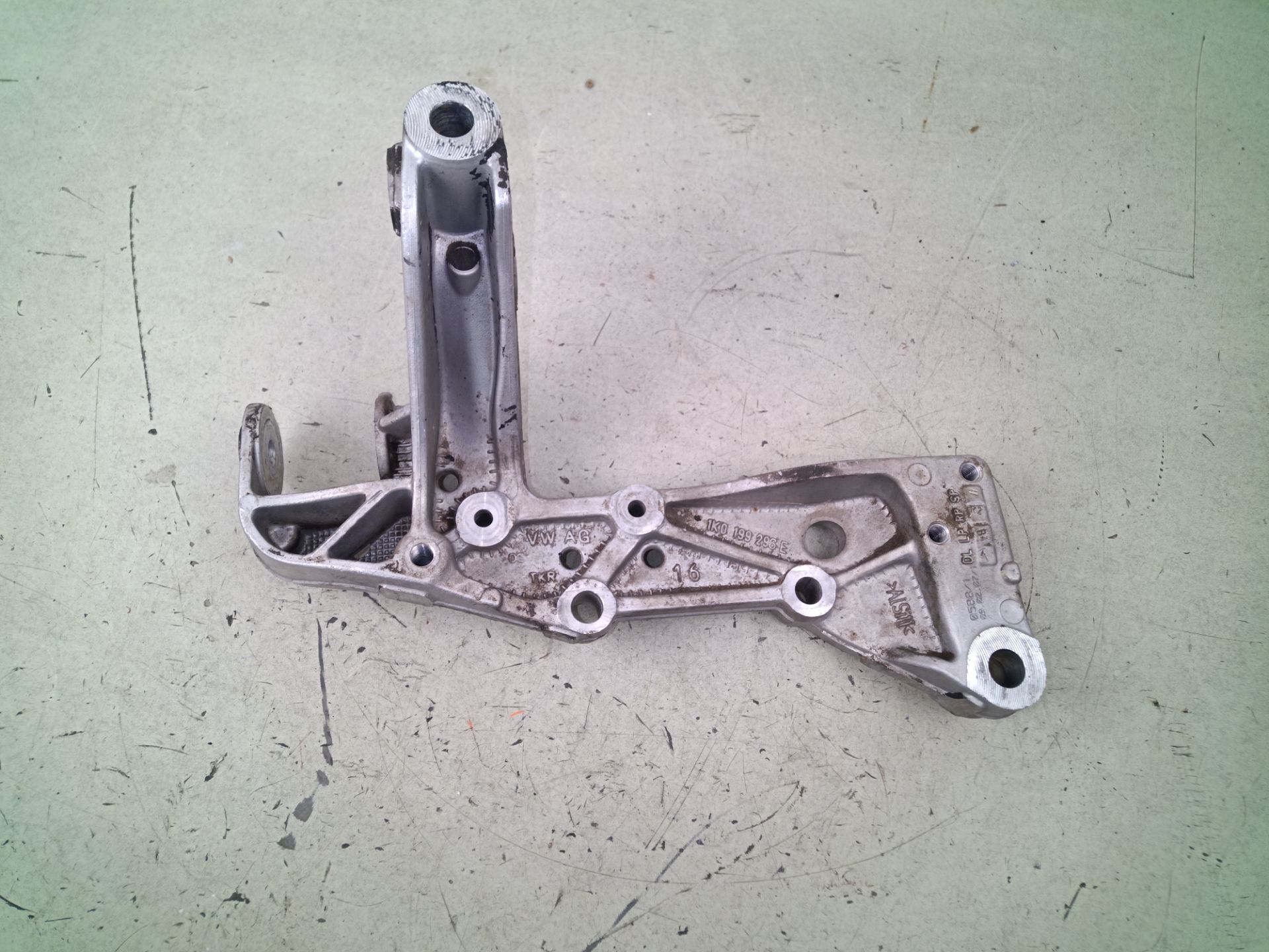 BRAZO SUSPENSION DELANTERO DERECHO Volkswagen Golf V (1K1)