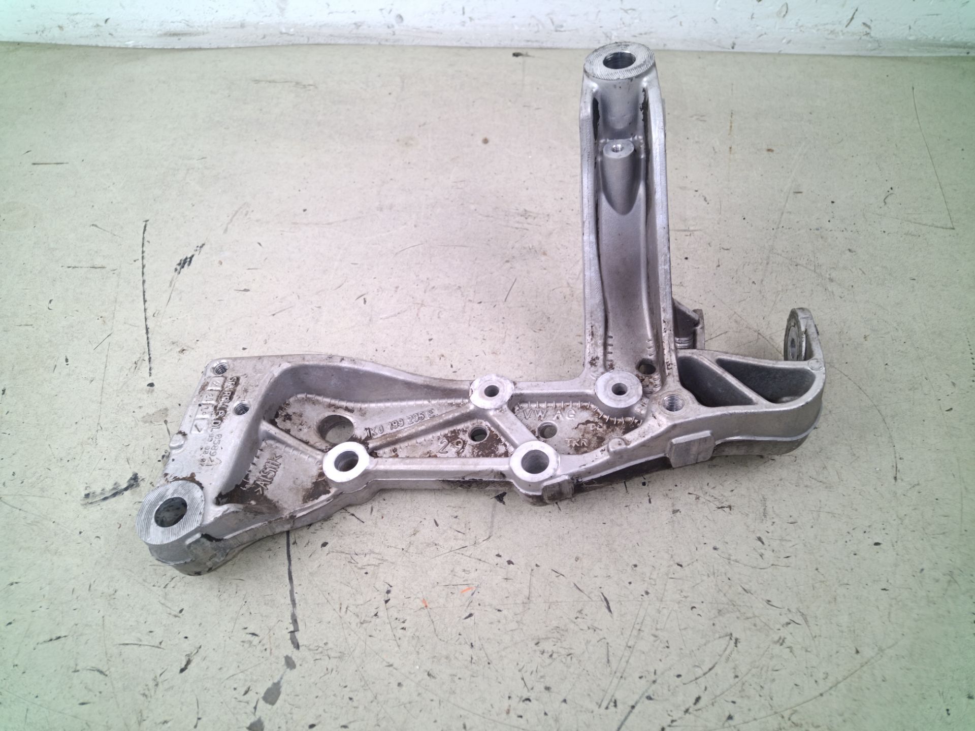 BRAZO SUSPENSION DELANTERO IZQUIERDO Volkswagen Golf V (1K1)