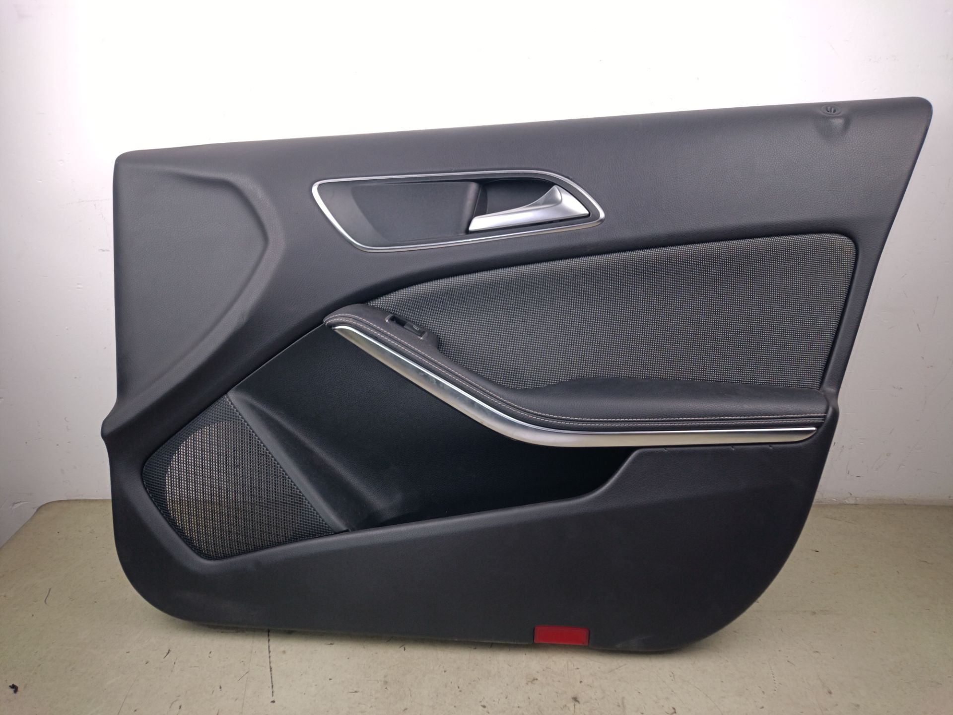 GUARNECIDO PUERTA DELANTERA DERECHA Mercedes-Benz A (BM 176)