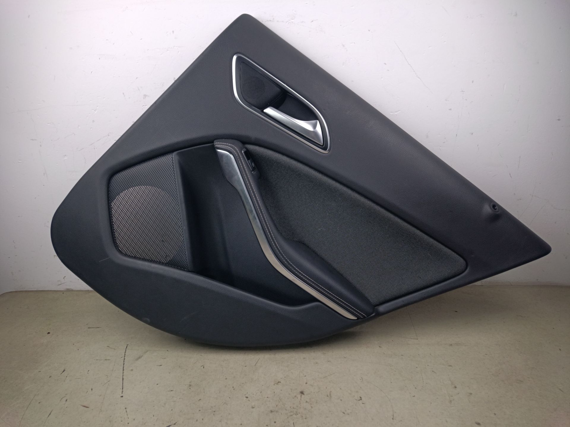 GUARNECIDO PUERTA TRASERA DERECHA Mercedes-Benz A (BM 176)