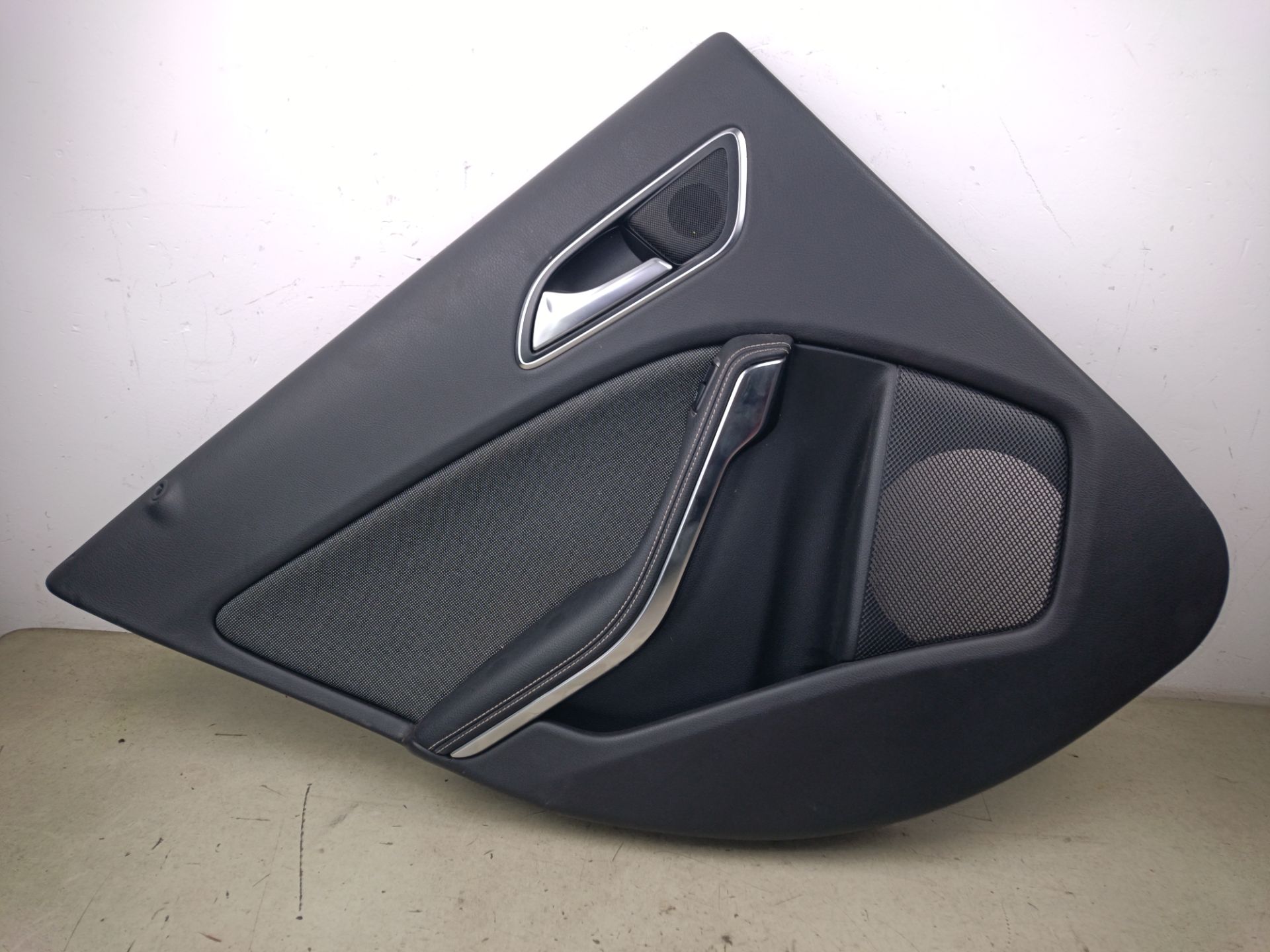 GUARNECIDO PUERTA TRASERA IZQUIERDA Mercedes-Benz A (BM 176)