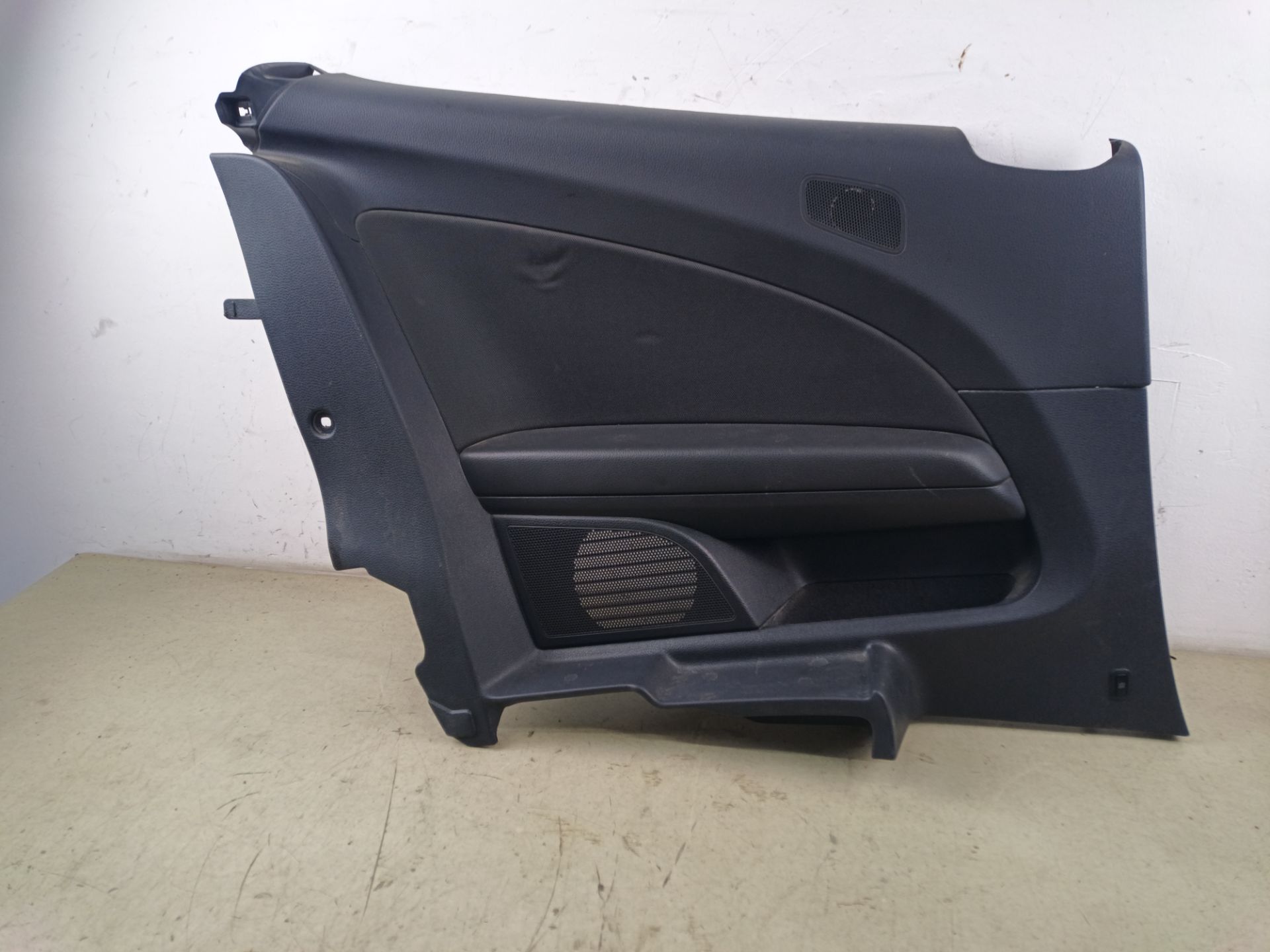 GUARNECIDO PUERTA TRASERA IZQUIERDA Volkswagen Scirocco (137)